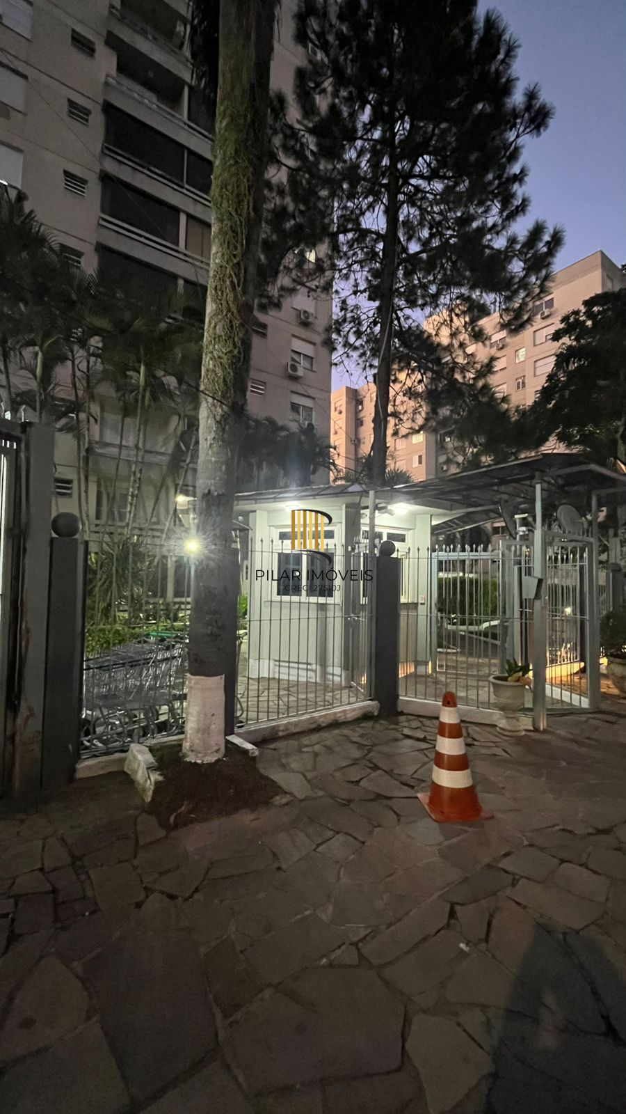 Apartamento 2 Dormitórios com 61,50m² em Condomínio com Lazer Completo e Rua Tranquila