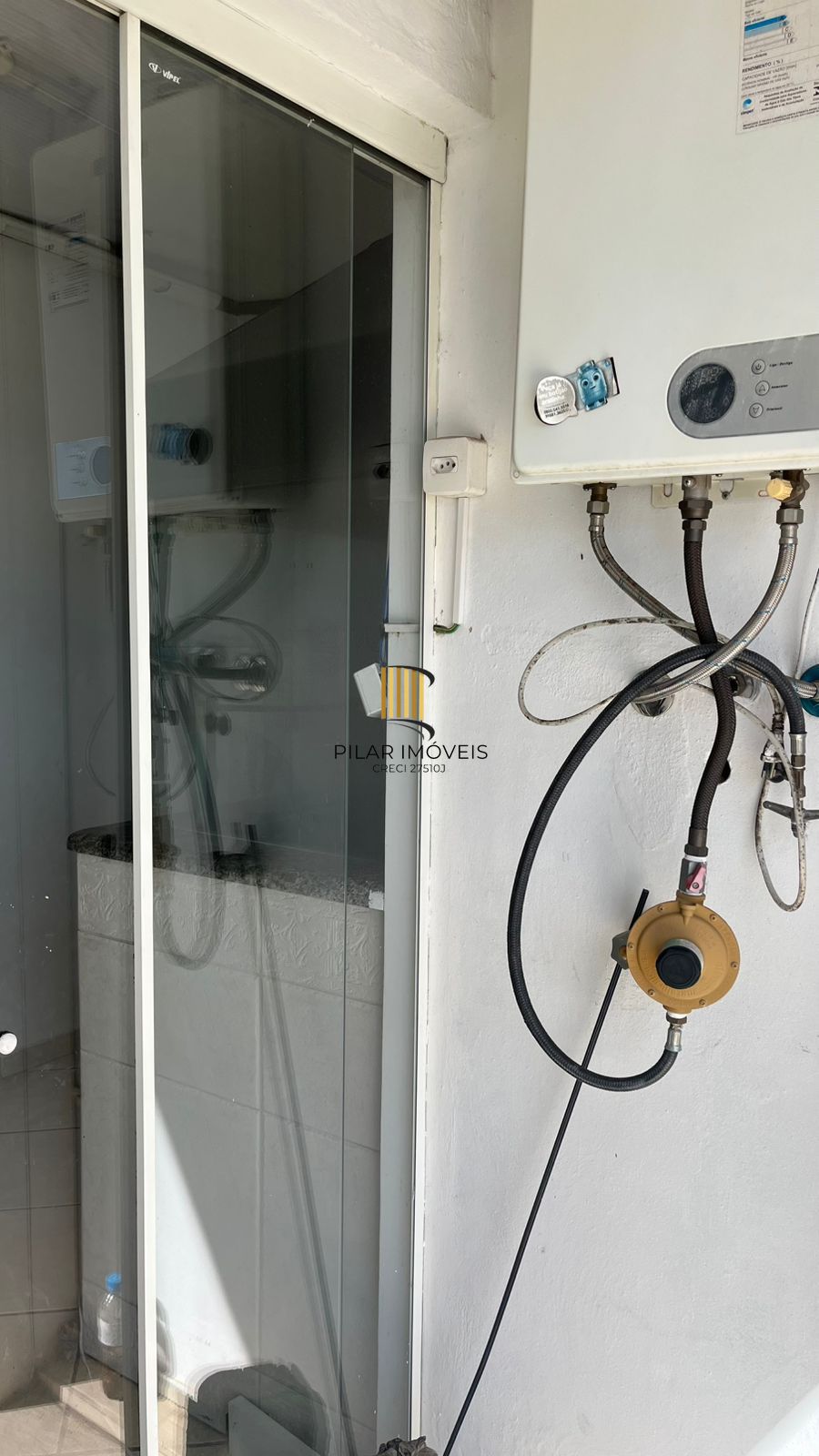 Cobertura com 03 dormitórios, Bairro Passo da Areia, Porto Alegre/RS