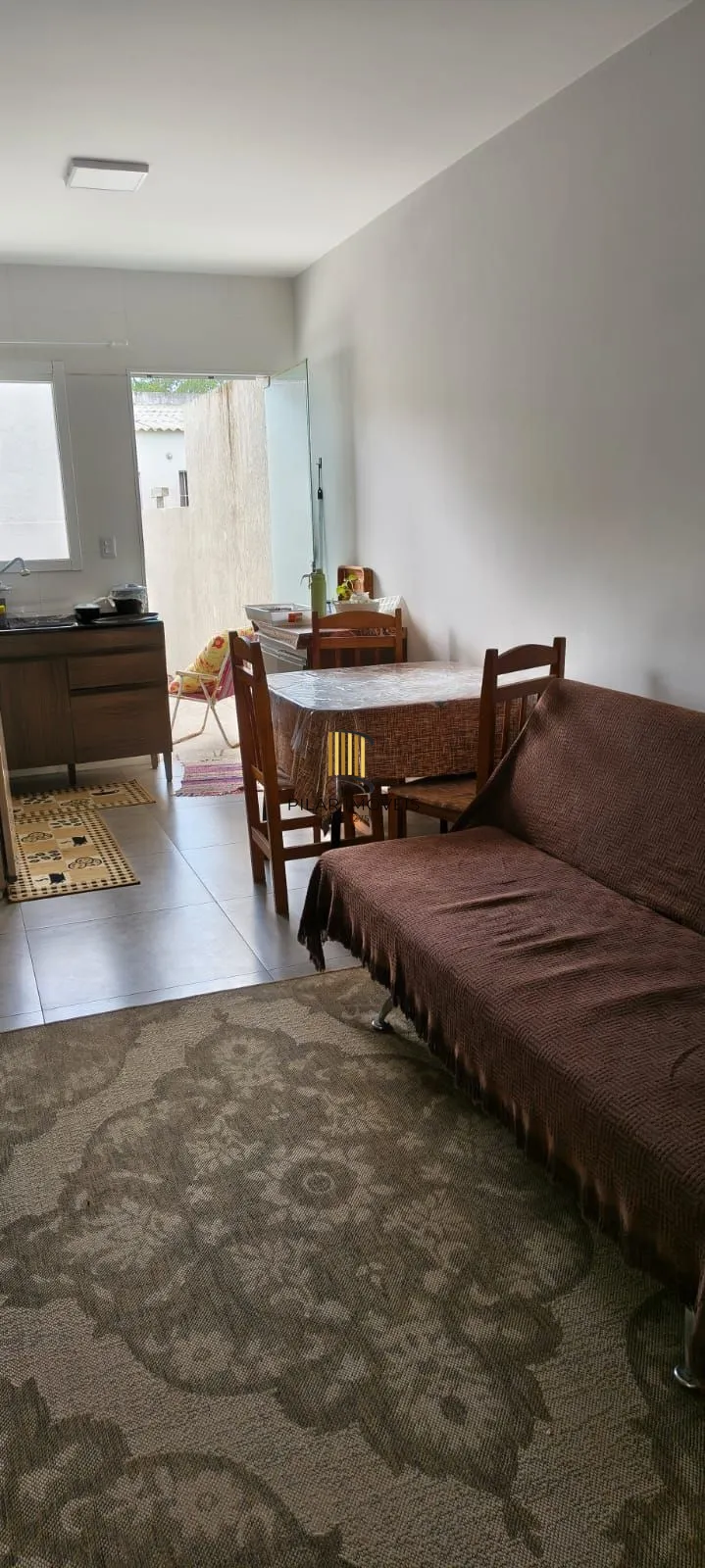 Casa na praia com 2 dormitórios e vaga — aceita troca por apartamento em Porto Alegre
