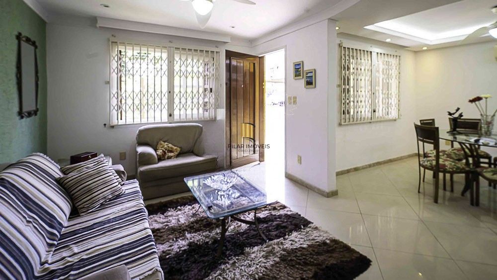 Casa com 02 pavimentos, 03 dormitórios, Bairro Intercap, Porto Alegre, Rio Grande do Sul