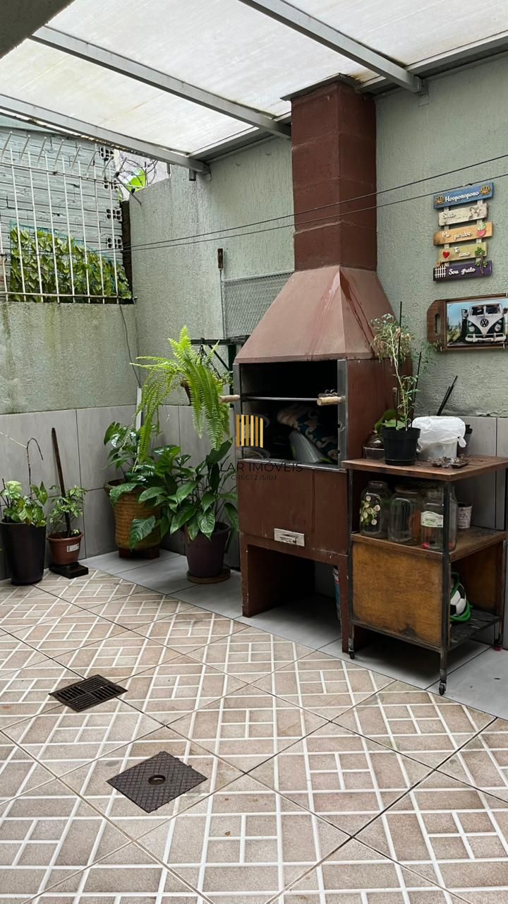 Sobrado Imponente com 4 Andares e 230m² – Garden Privativo e Lareira | R$ 1.480.000