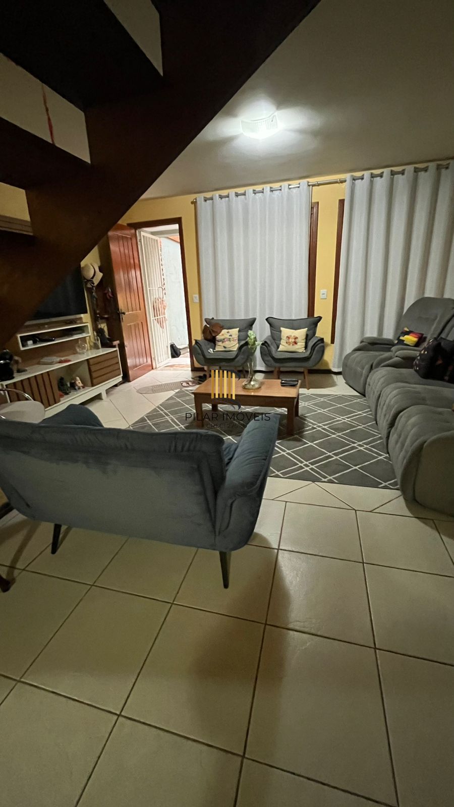 Sobrado Imponente com 4 Andares e 230m² – Garden Privativo e Lareira | R$ 1.480.000