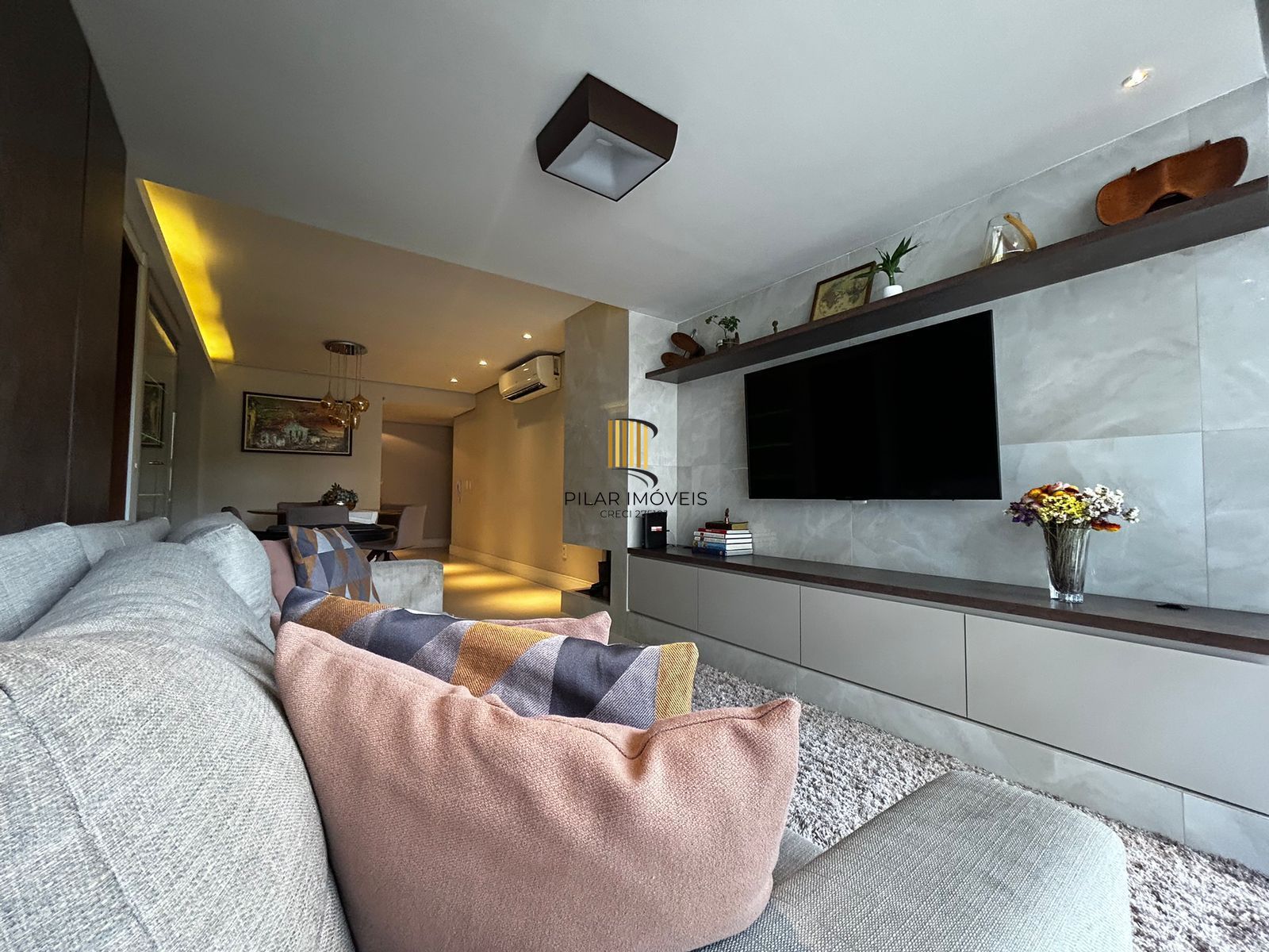 Amplo Apartamento de 183m² na Anita Garibaldi com 2 Vagas, Depósito e Projeto para Cobertura