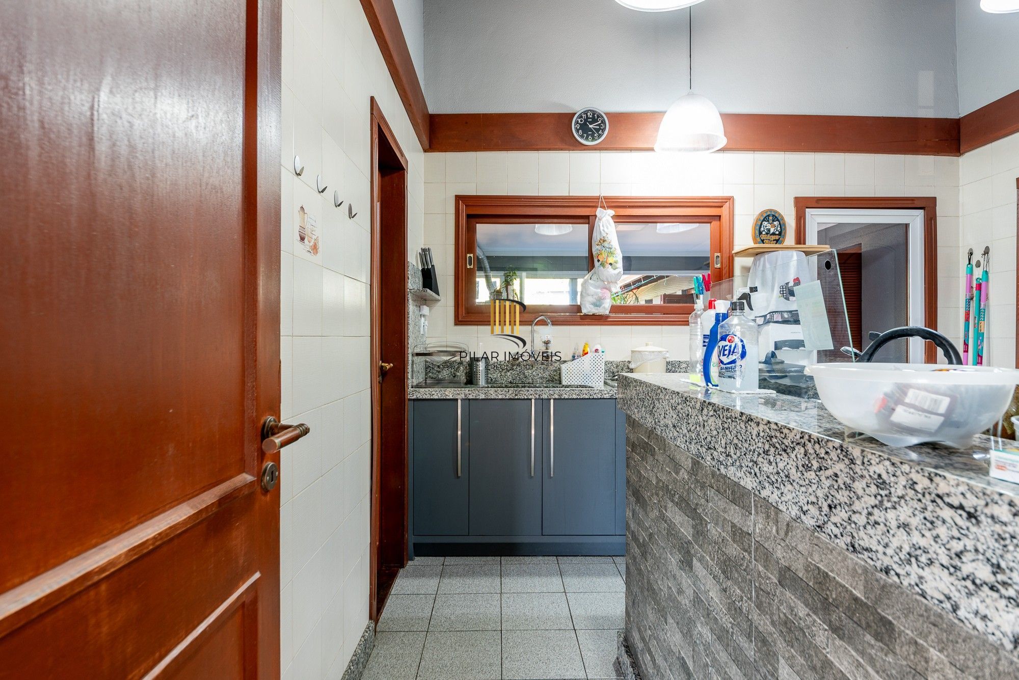 Casa semimobiliada com 385m², 3 suítes, piscina e espaço gourmet na Chácara das Pedras