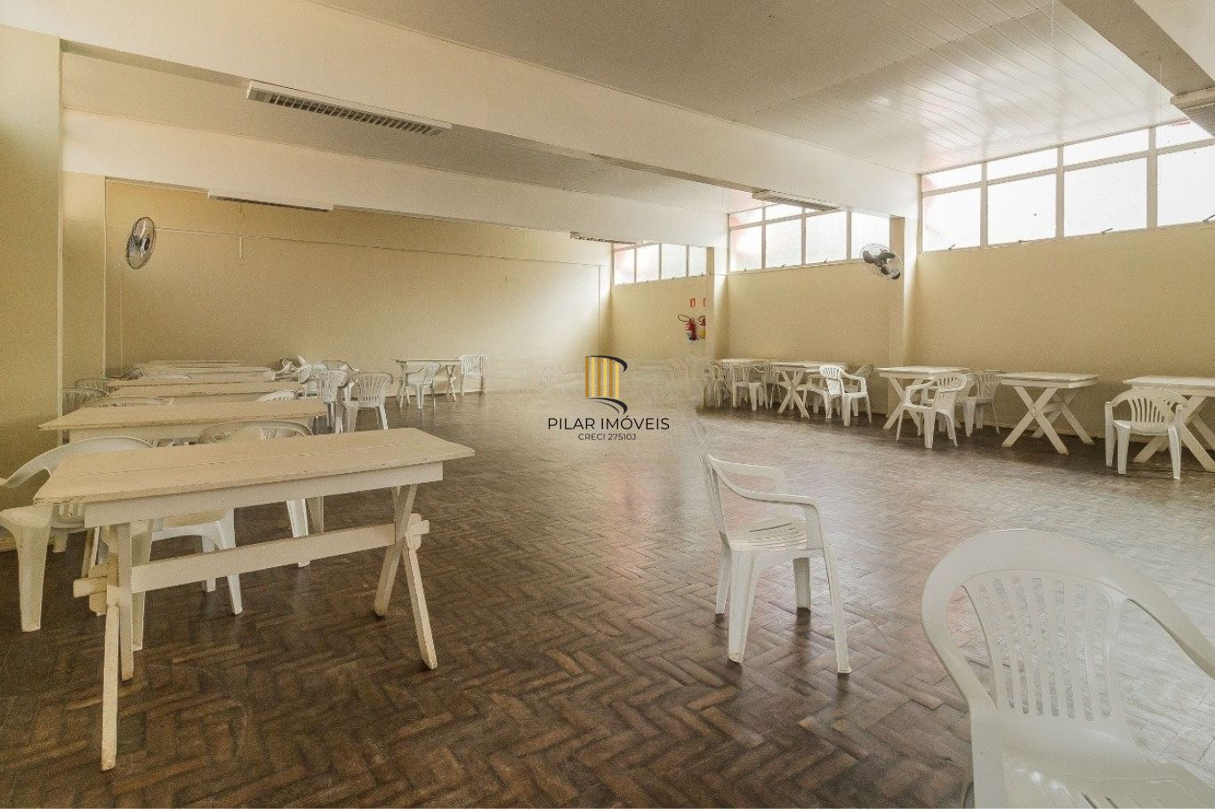 Excelente oportunidade para quem busca praticidade, conforto e boa localização, no bairro Jardim Itu em Porto Alegre.