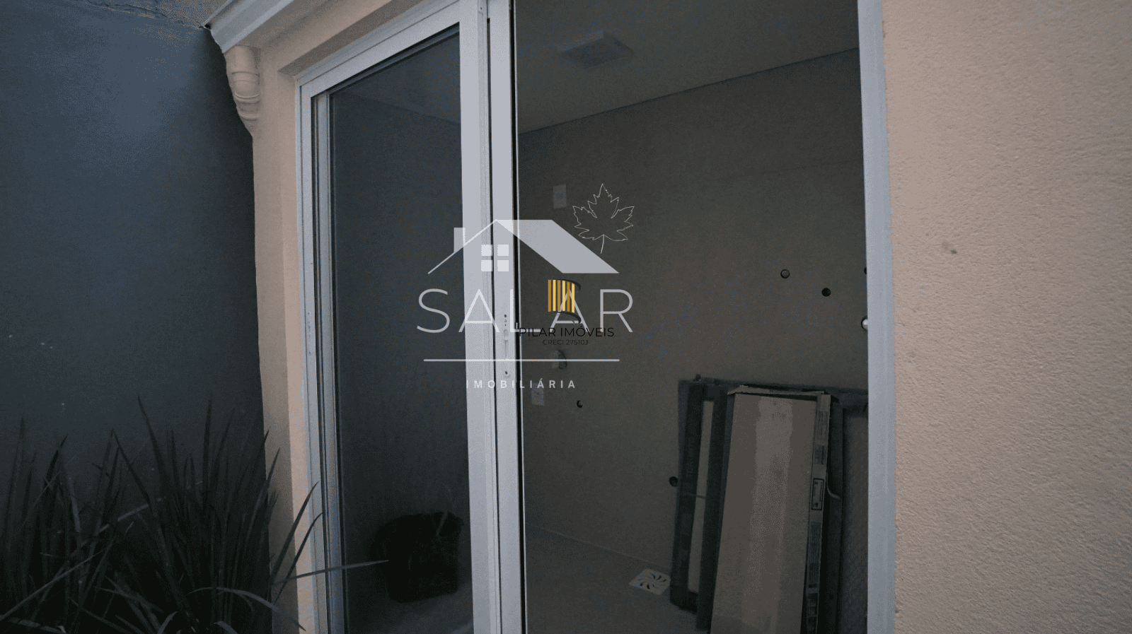 Apartamento térreo com garden privativo, parrilla uruguaia, vaga e sol da manhã, Bairro Bom Fim, Porto Alegre – RS