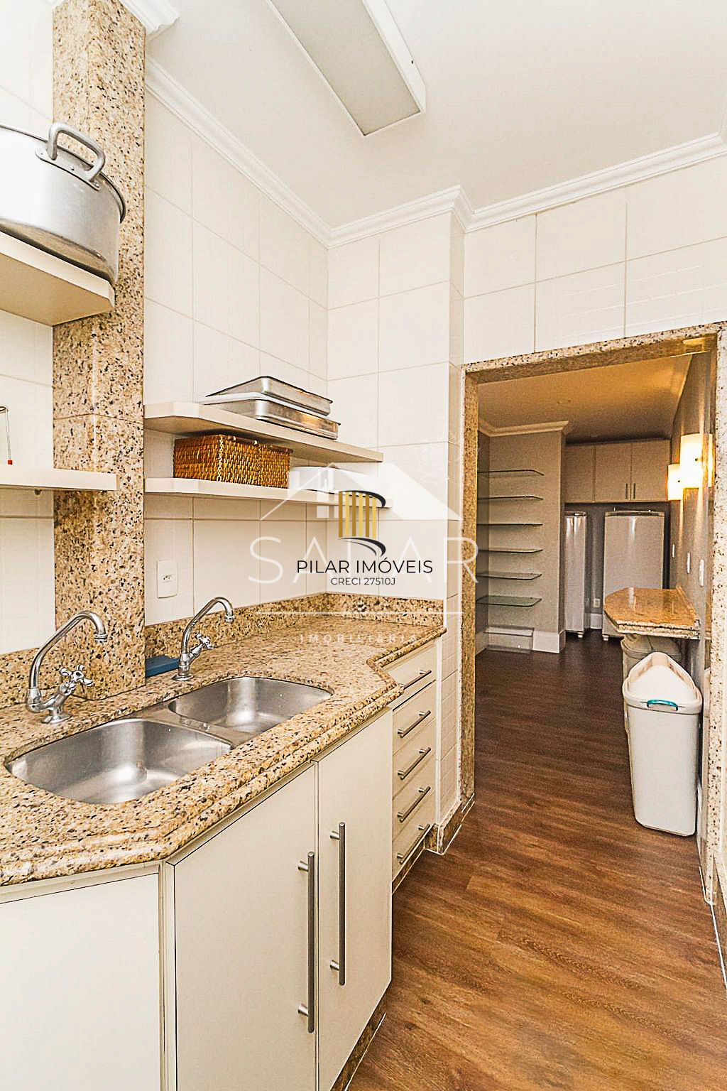 Apartamento de 02 dormitórios, no Bairro Menino Deus, Porto Alegre/RS