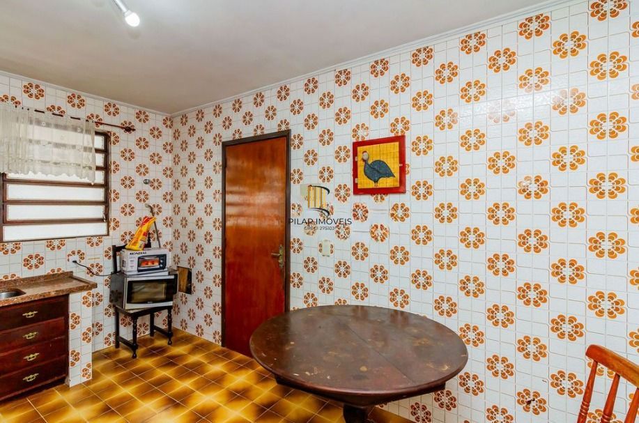 Casa em ótima localização, com 201m², Bairro Medianeira, Porto Alegre/RS