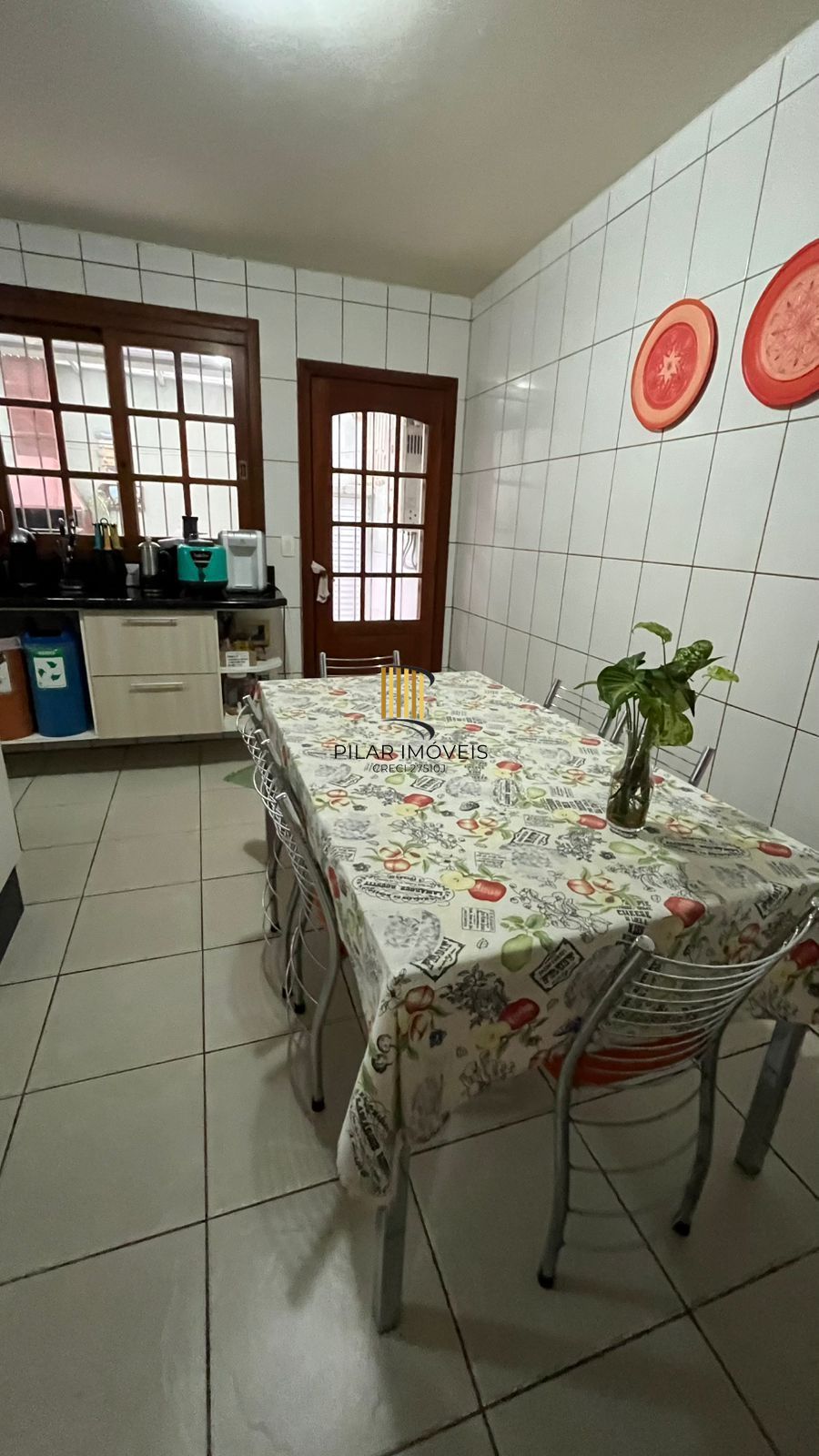 Sobrado Imponente com 4 Andares e 230m² – Garden Privativo e Lareira | R$ 1.480.000