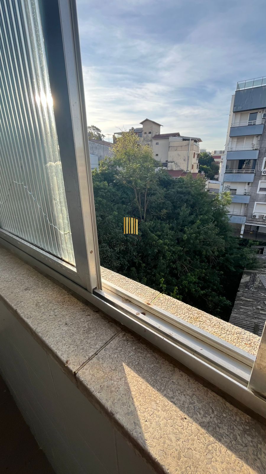 Apartamento de 02 dormitórios, Bairro Medianeira, Porto Alegre/RS