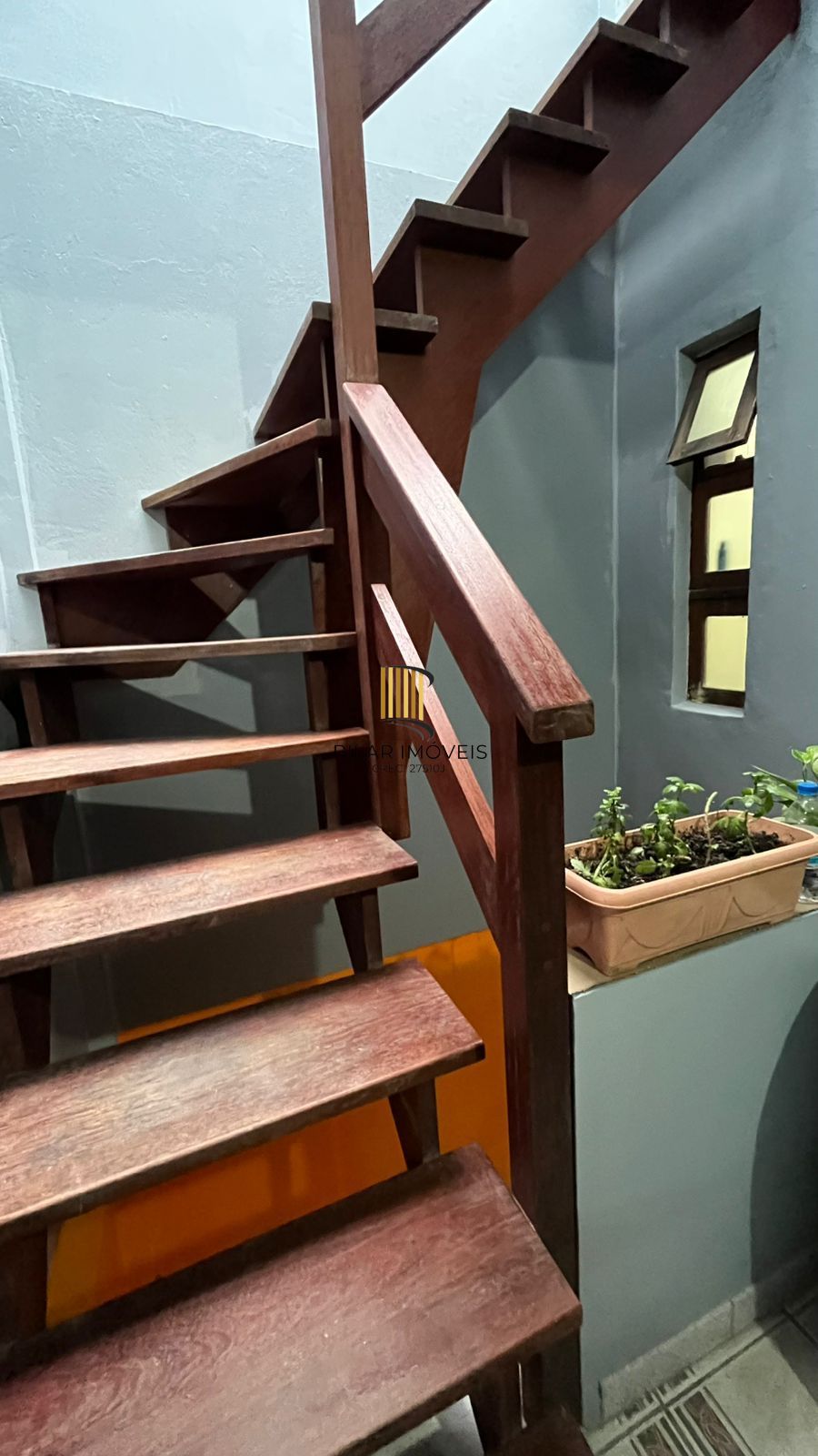 Sobrado Imponente com 4 Andares e 230m² – Garden Privativo e Lareira | R$ 1.480.000 - Pilar Imóveis