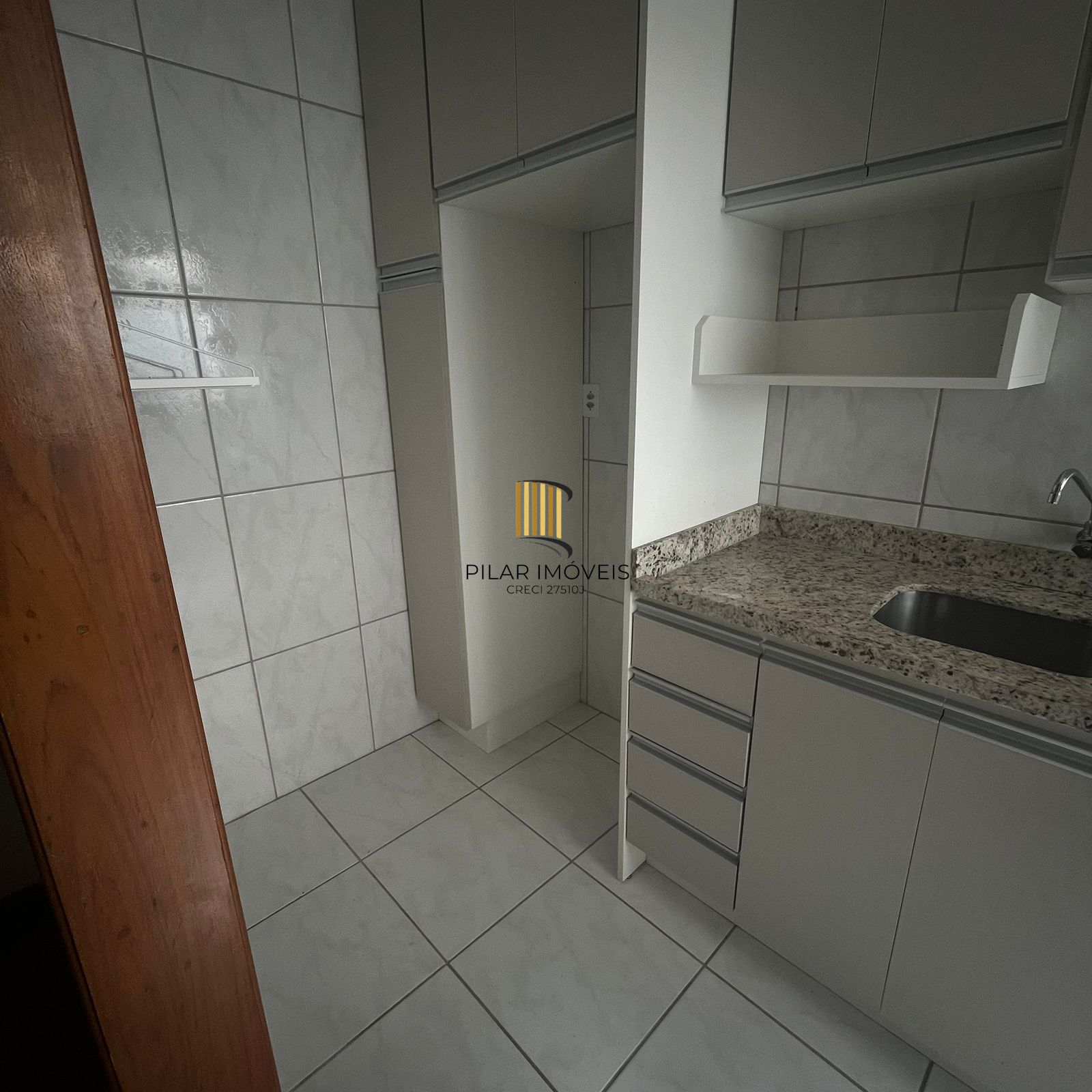 Excelente JK semimobiliado, bairro Passo da Areia, Porto Alegre/RS