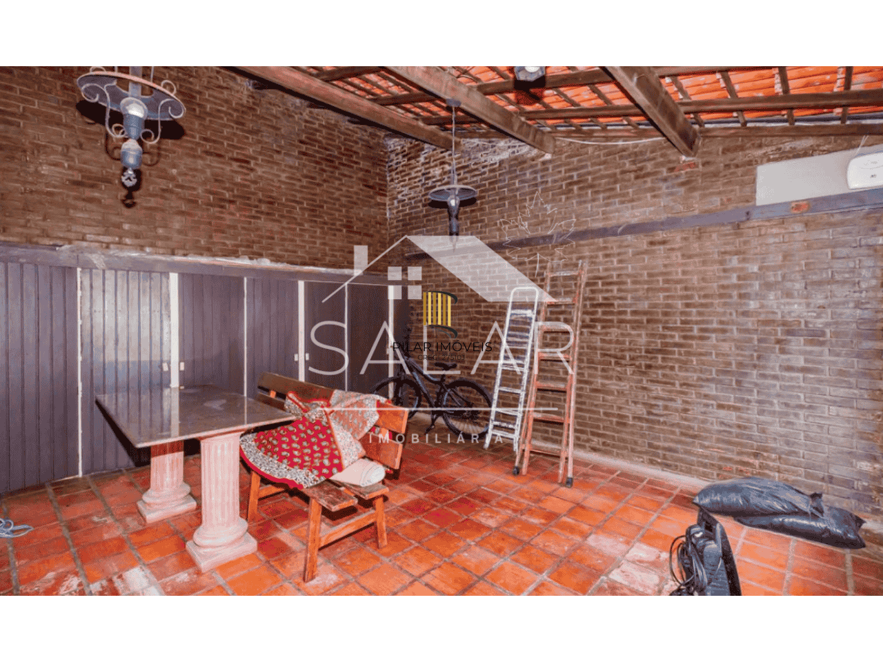 Casa em ótima localização, com 201m², Bairro Medianeira, Porto Alegre/RS