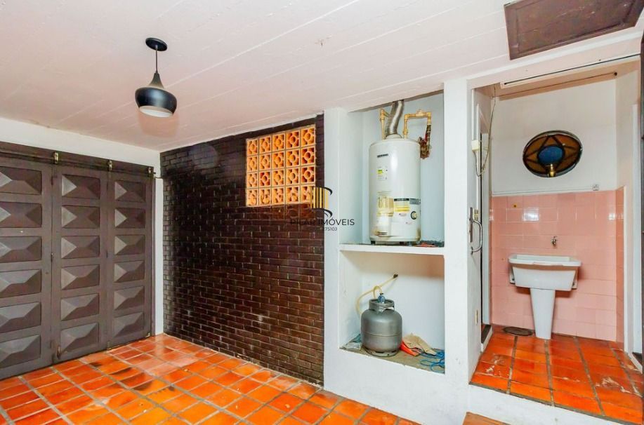 Casa em ótima localização, com 201m², Bairro Medianeira, Porto Alegre/RS