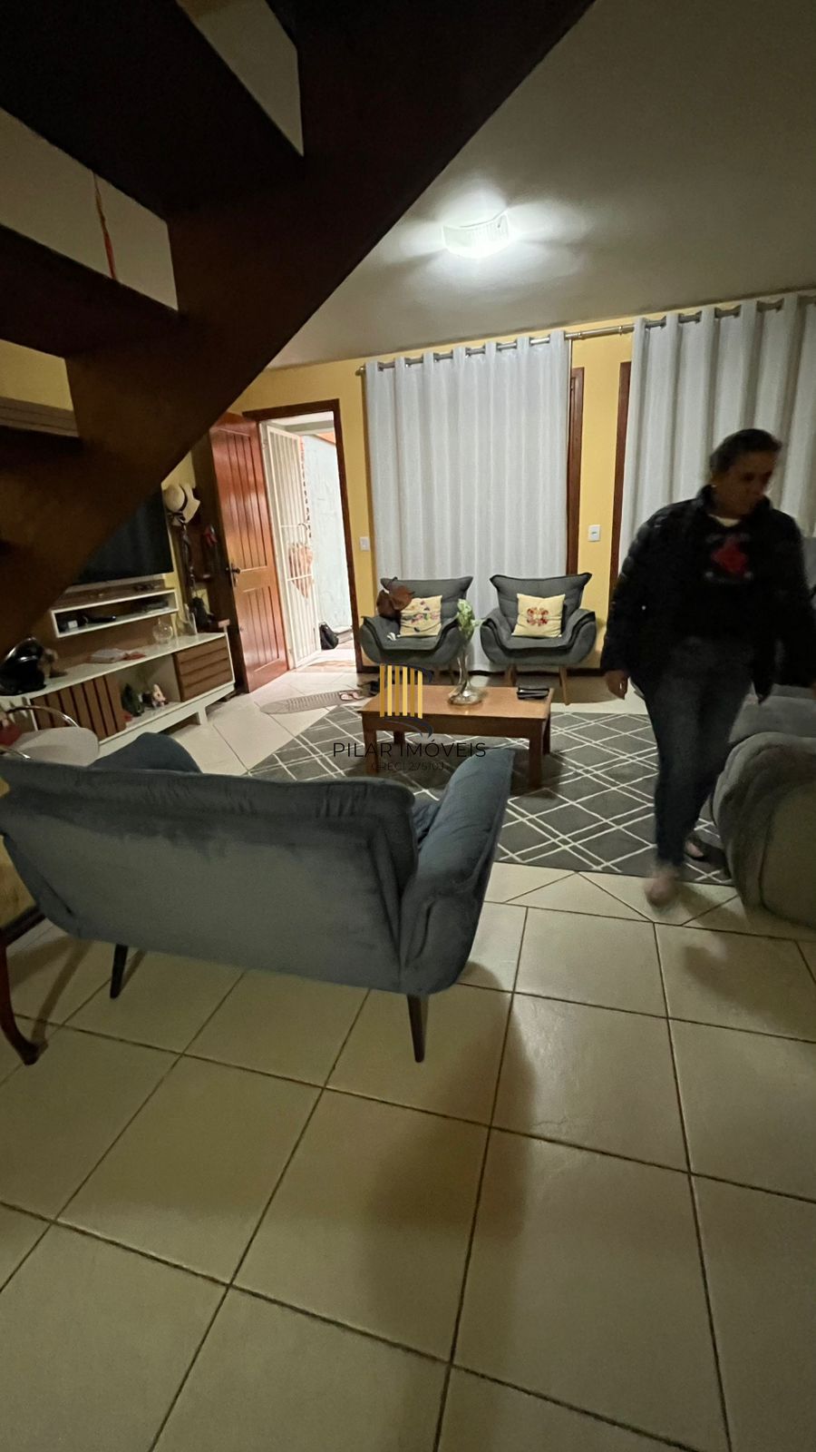 Sobrado Imponente com 4 Andares e 230m² – Garden Privativo e Lareira | R$ 1.480.000