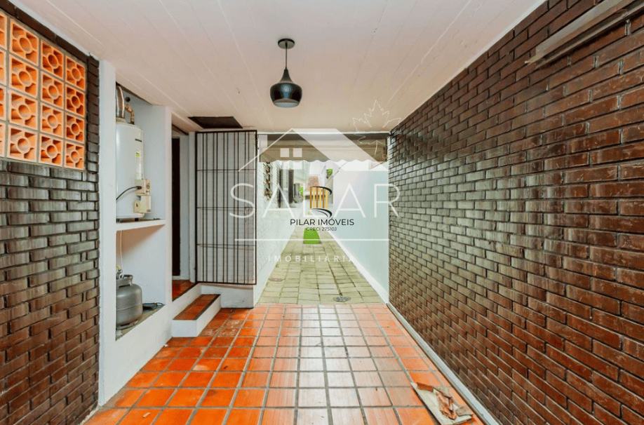 Casa em ótima localização, com 201m², Bairro Medianeira, Porto Alegre/RS