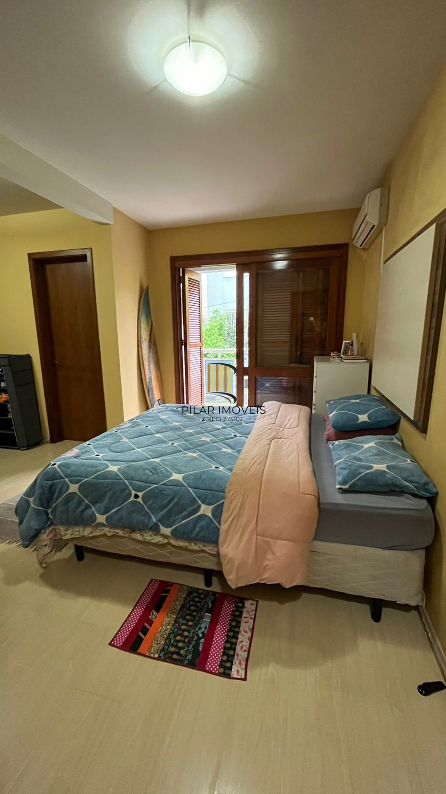 Sobrado Imponente com 4 Andares e 230m² – Garden Privativo e Lareira | R$ 1.480.000