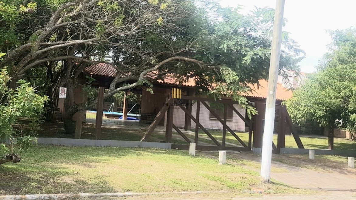 Casa com Piscina e Espaço Gourmet à Venda em  – 3 Dormitórios | Mariluz Plano D