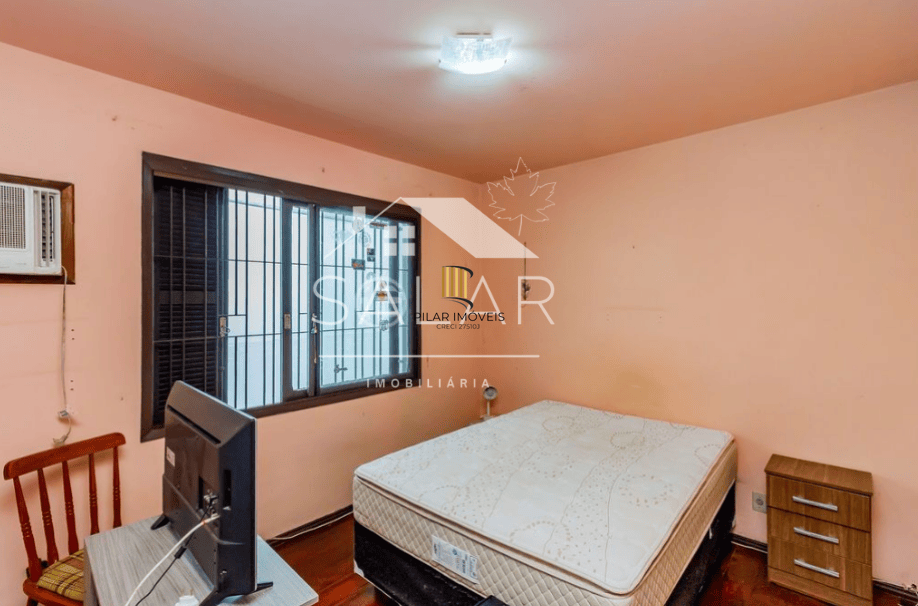 Casa em ótima localização, com 201m², Bairro Medianeira, Porto Alegre/RS