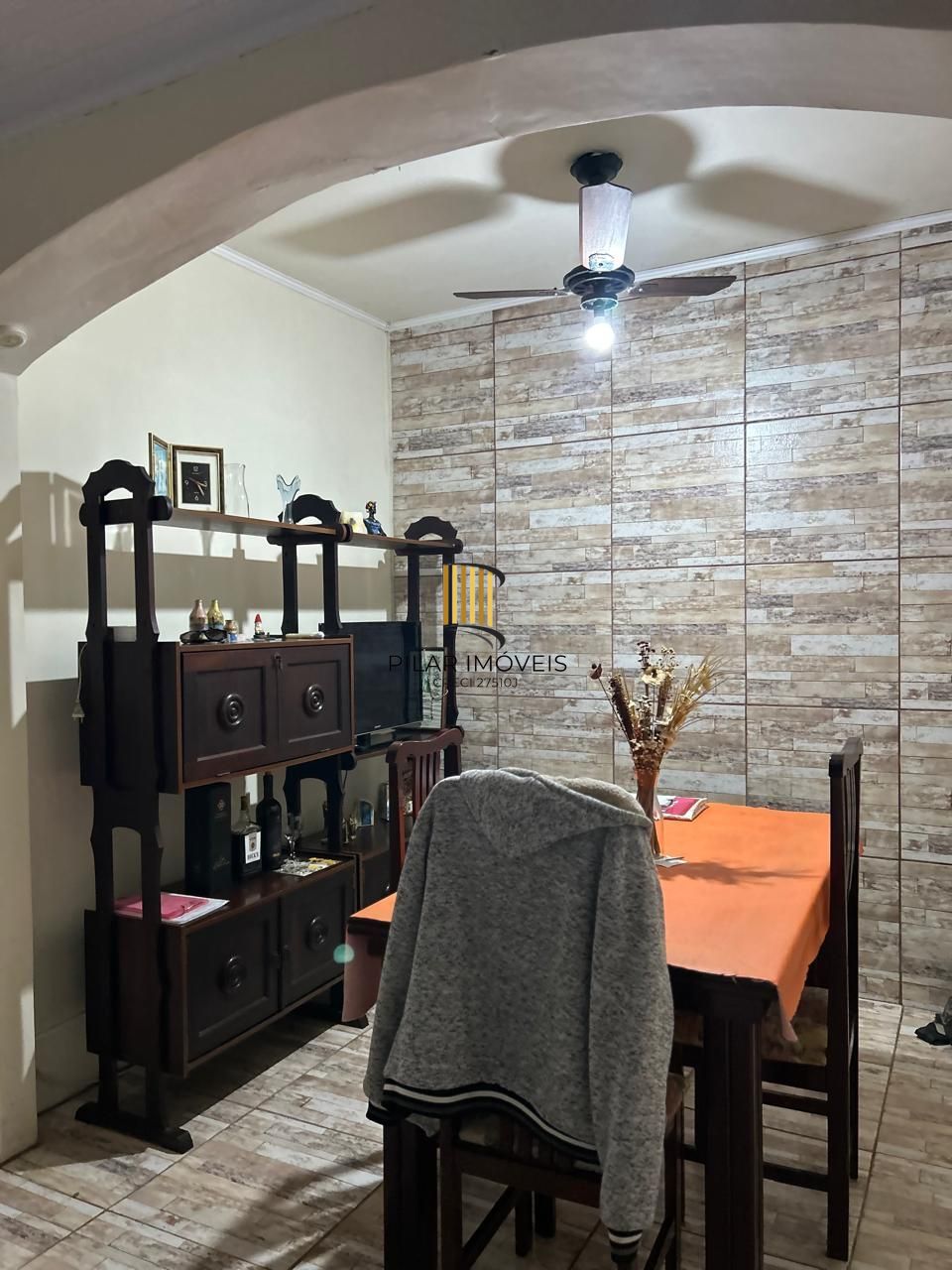 Apartamento desocupado e pronto para morar, 03 dormitórios, bairro IAPI