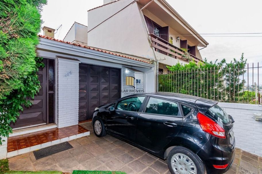 Casa em ótima localização, com 201m², Bairro Medianeira, Porto Alegre/RS