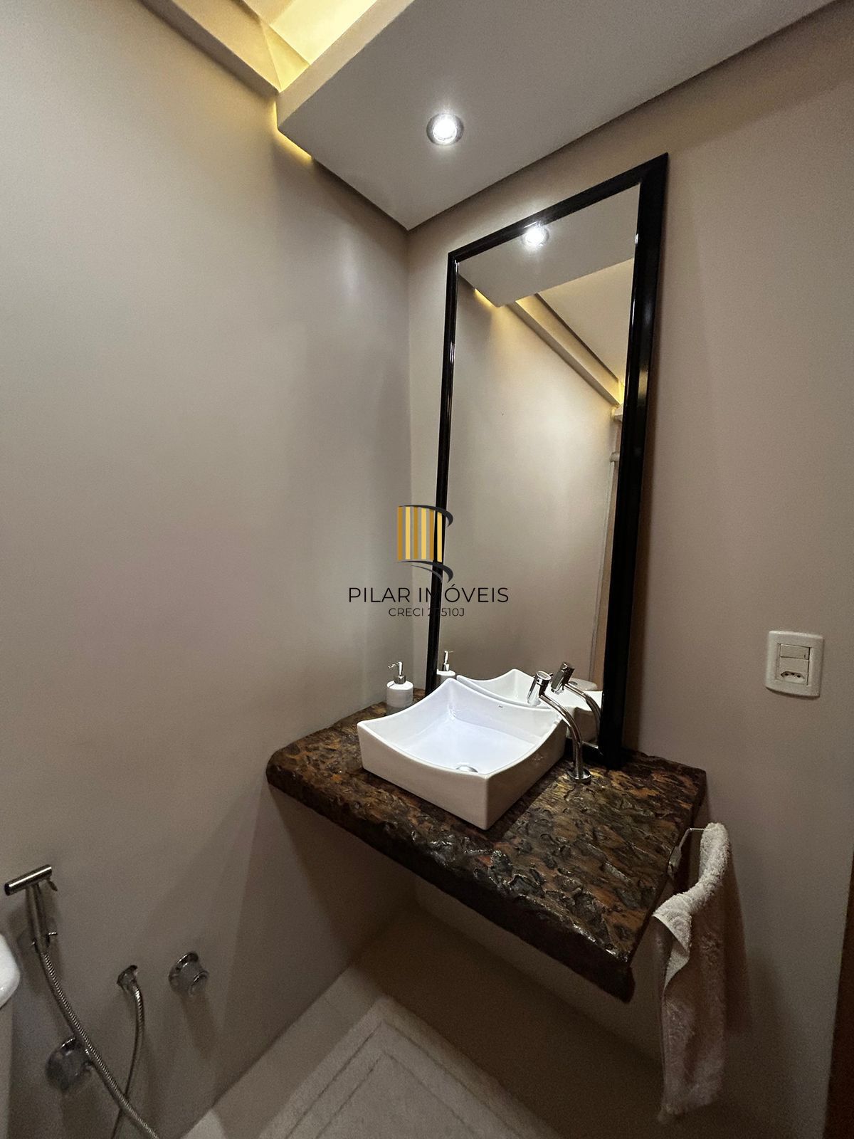 Amplo Apartamento de 183m² na Anita Garibaldi com 2 Vagas, Depósito e Projeto para Cobertura