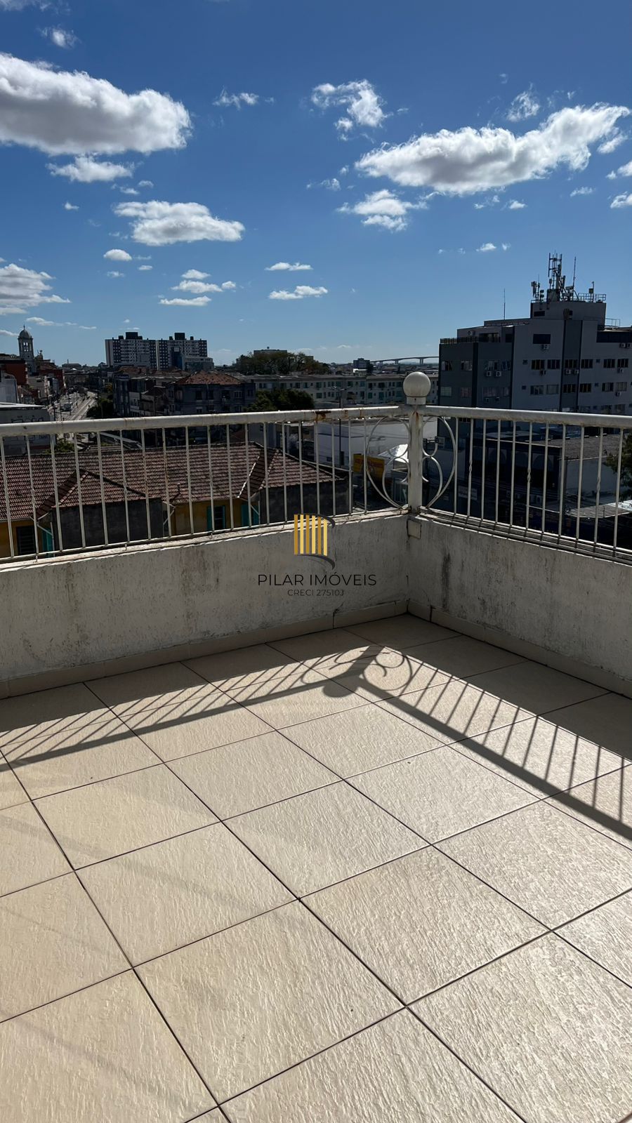 Cobertura com 03 dormitórios, Bairro Passo da Areia, Porto Alegre/RS