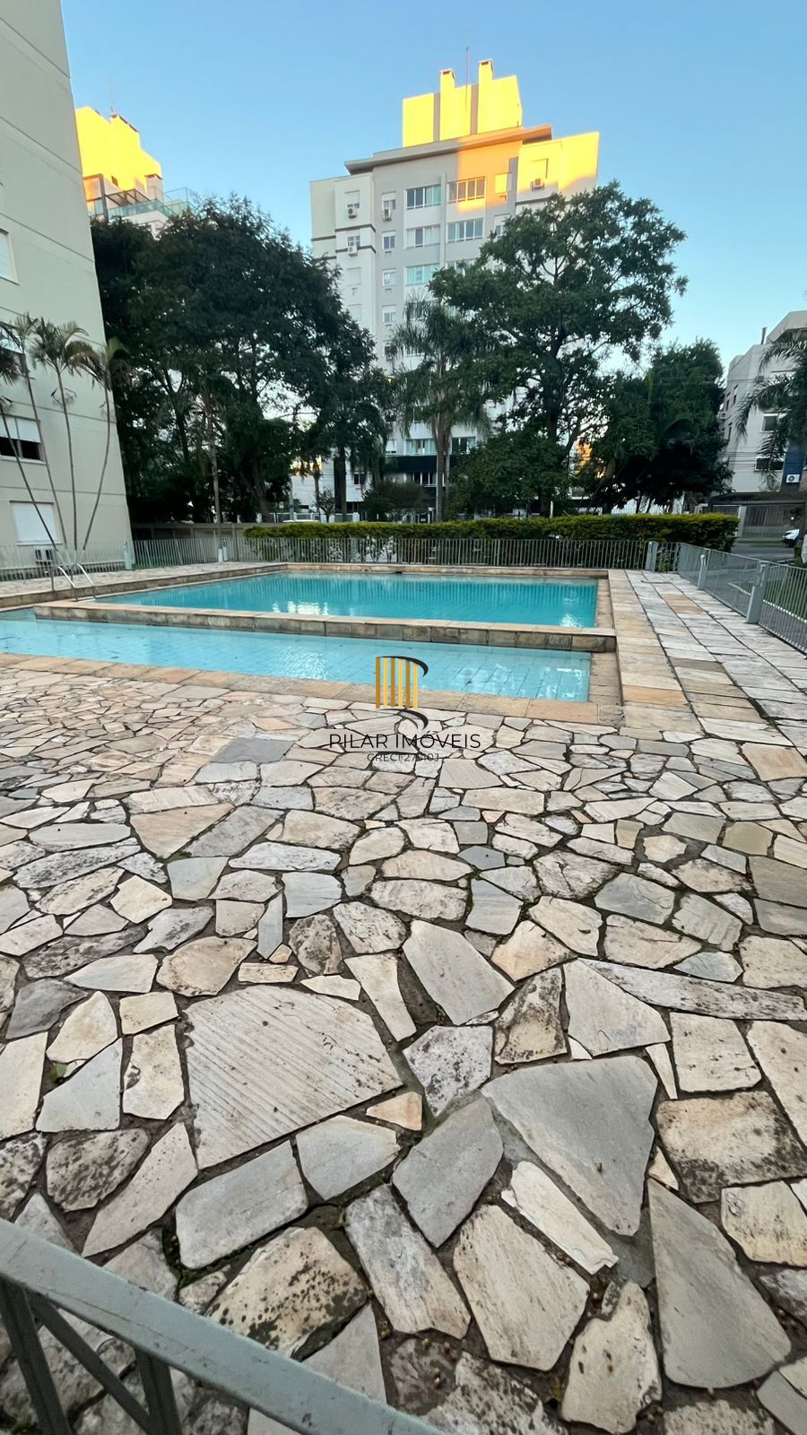 Apartamento 2 Dormitórios com 61,50m² em Condomínio com Lazer Completo e Rua Tranquila
