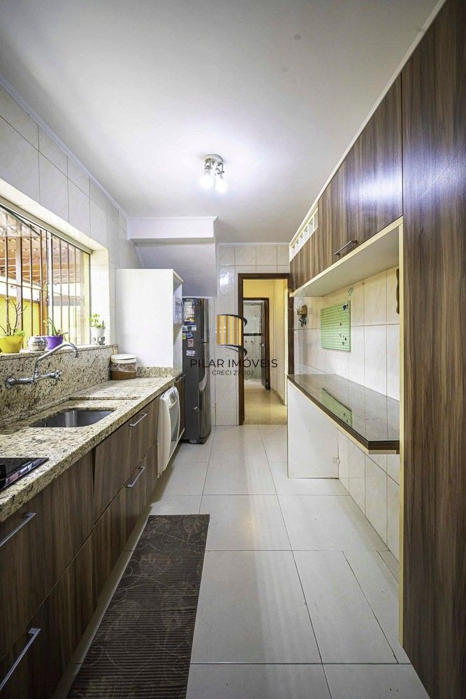 Casa com 02 pavimentos, 03 dormitórios, Bairro Intercap, Porto Alegre, Rio Grande do Sul