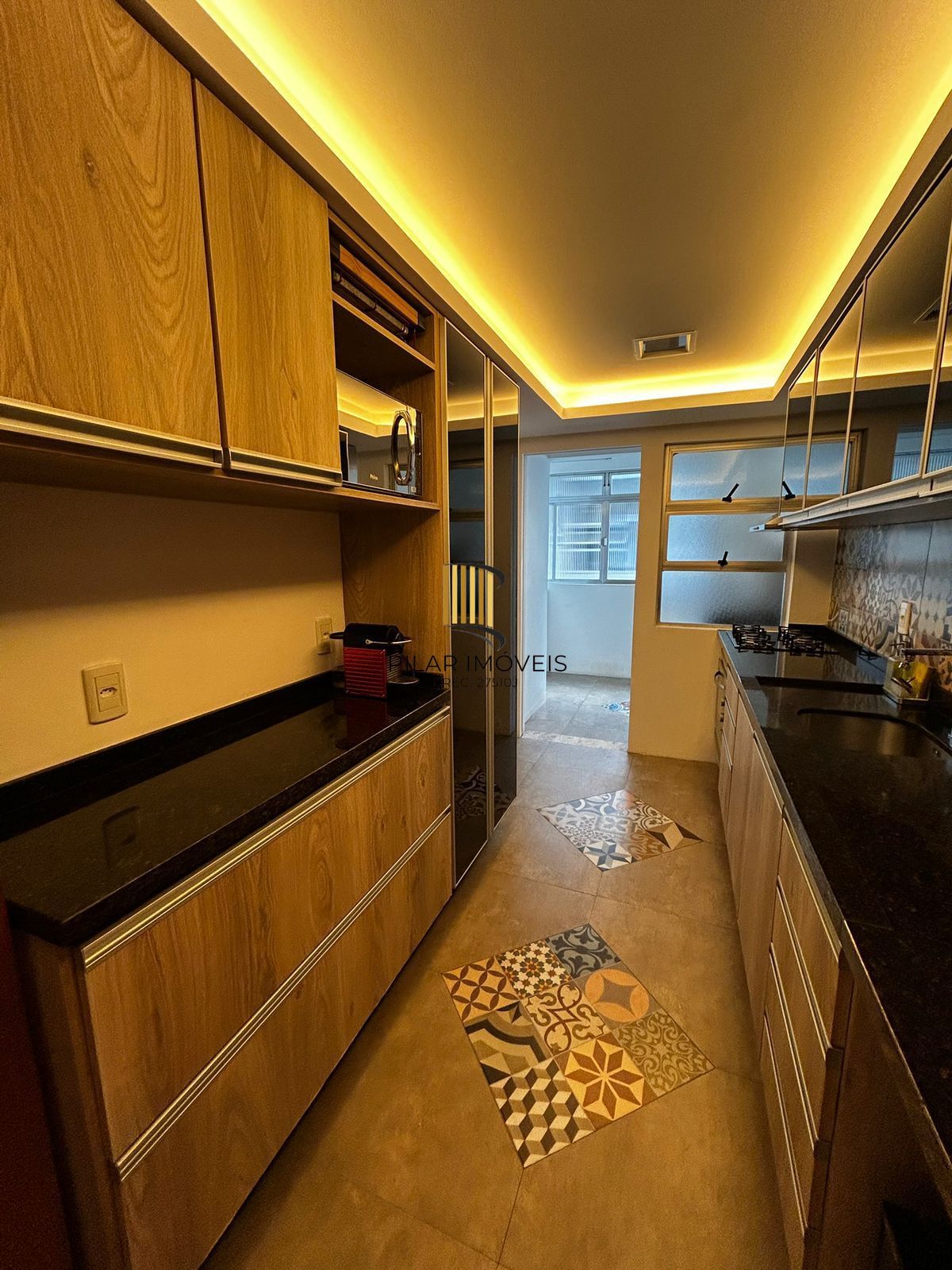 Amplo Apartamento de 183m² na Anita Garibaldi com 2 Vagas, Depósito e Projeto para Cobertura