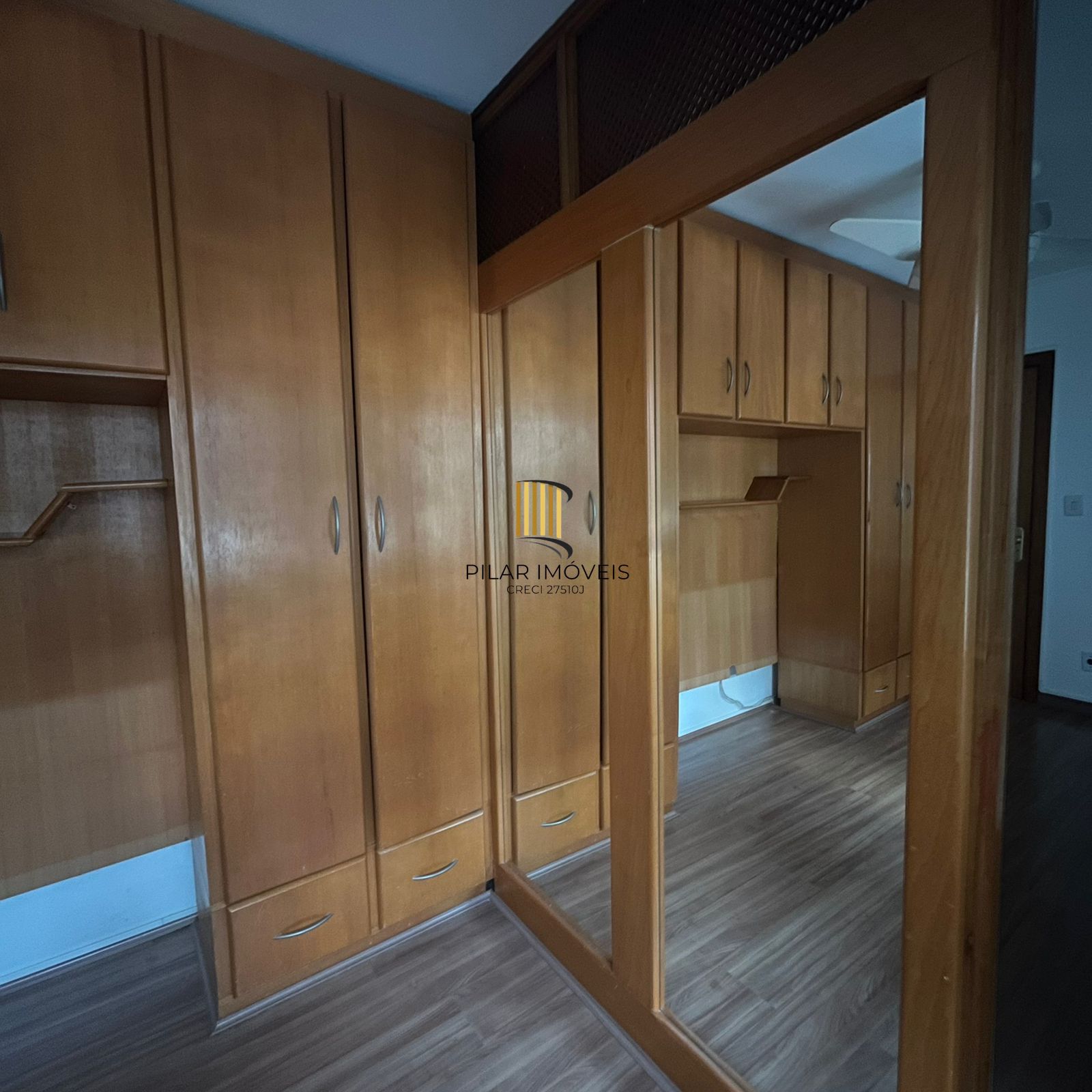 Excelente JK semimobiliado, bairro Passo da Areia, Porto Alegre/RS