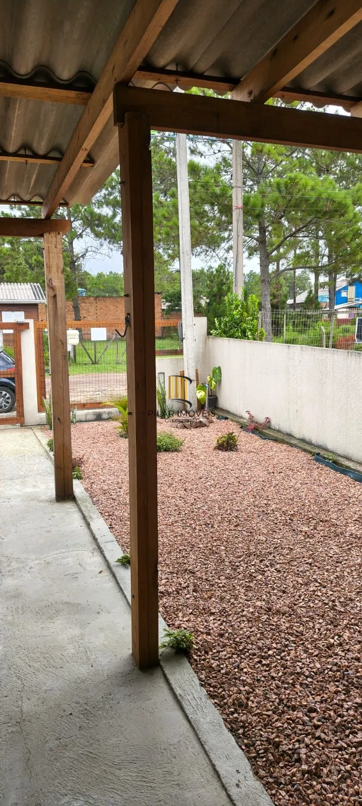 Casa na praia com 2 dormitórios e vaga — aceita troca por apartamento em Porto Alegre