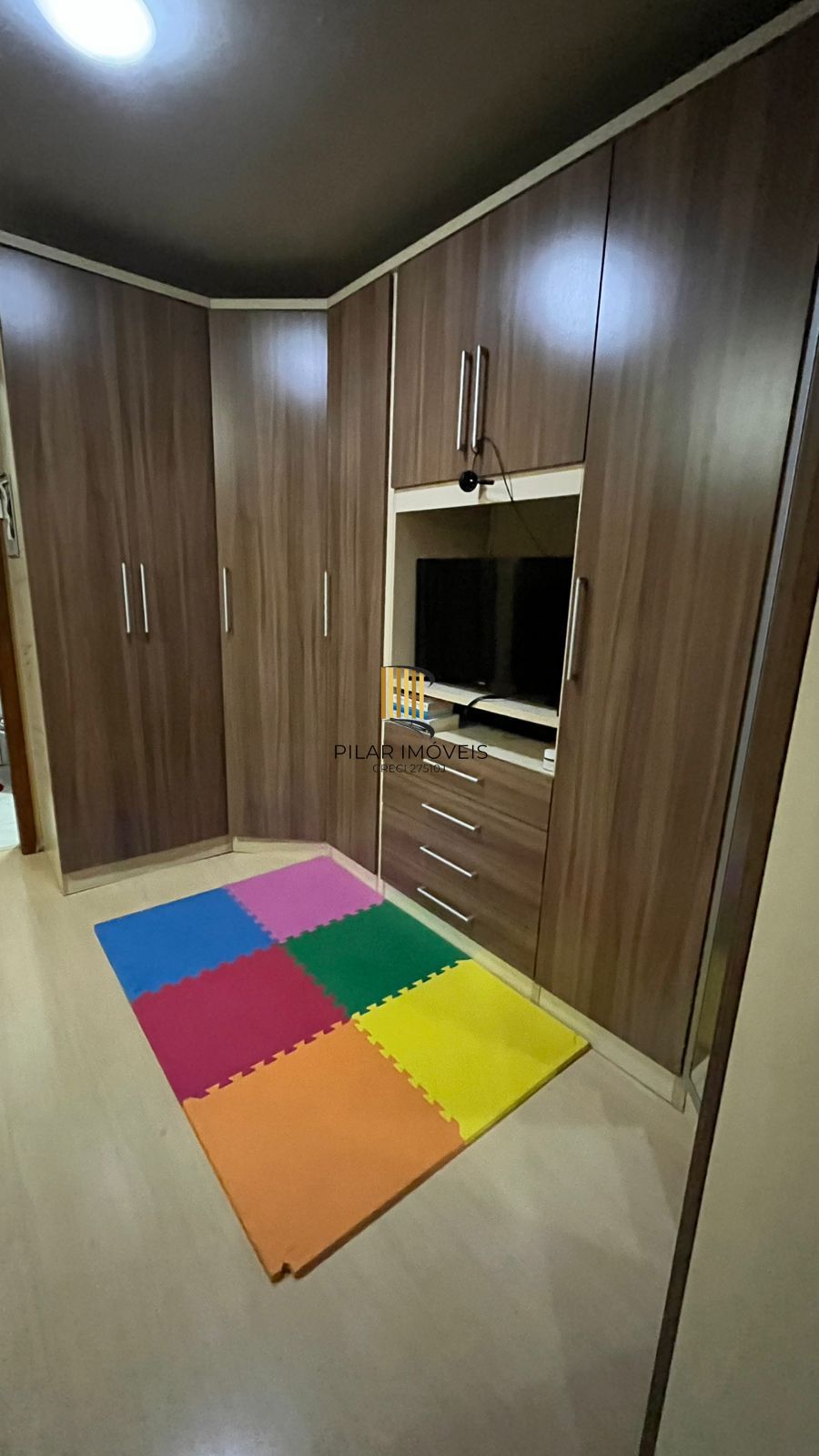 Sobrado Imponente com 4 Andares e 230m² – Garden Privativo e Lareira | R$ 1.480.000