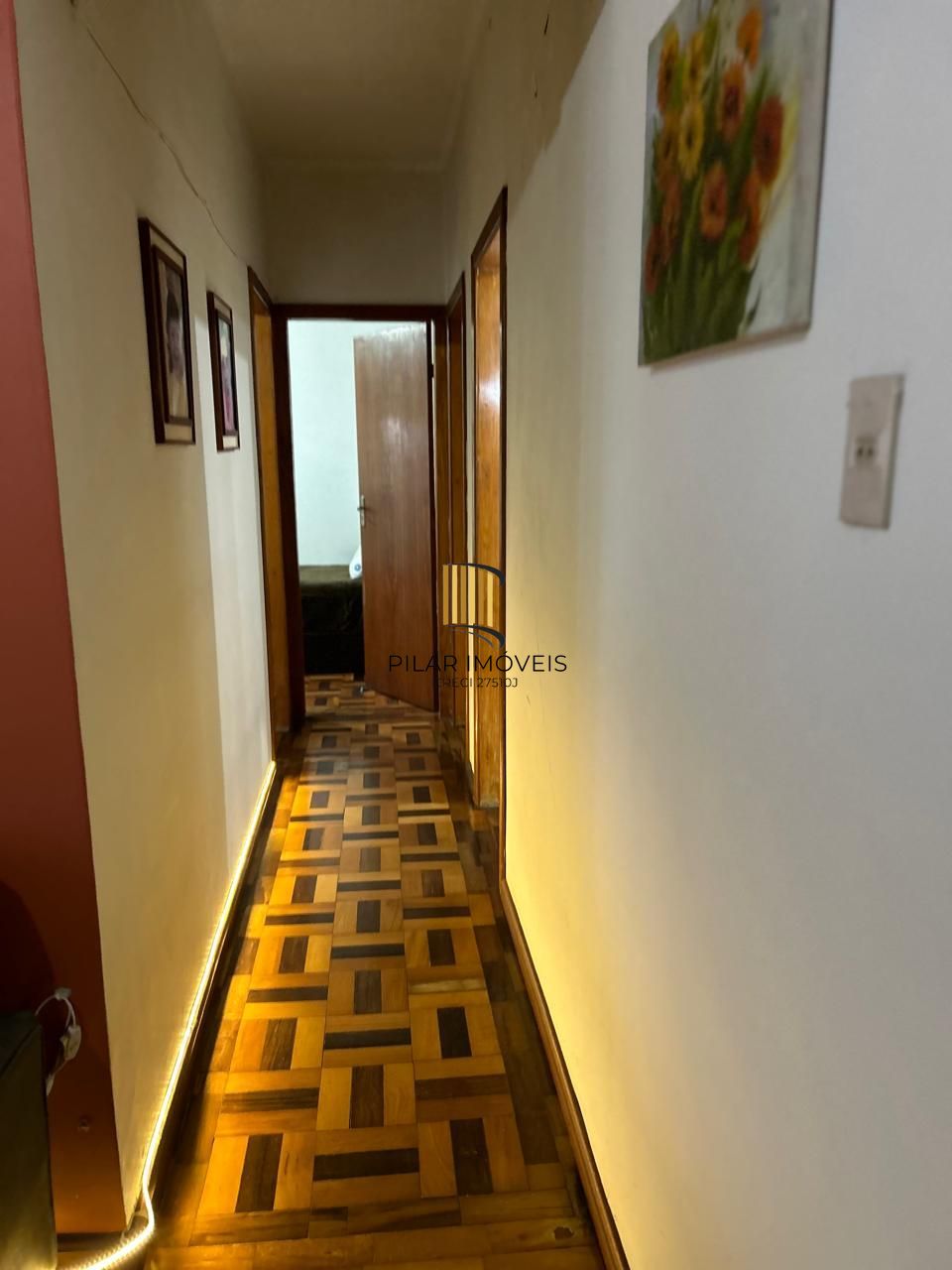 Apartamento desocupado e pronto para morar, 03 dormitórios, bairro IAPI