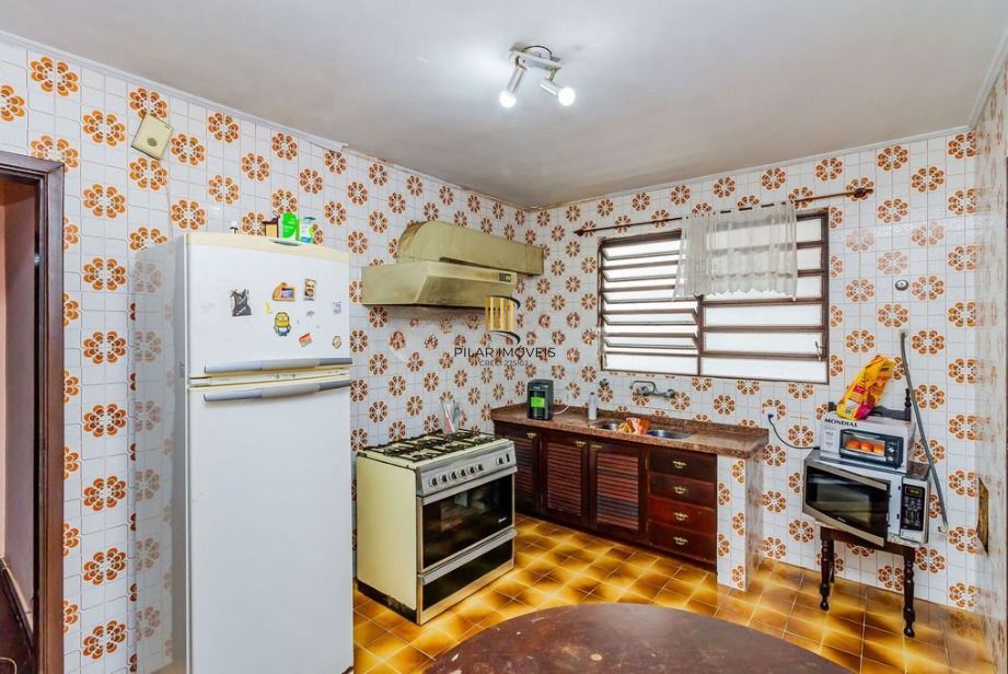 Casa em ótima localização, com 201m², Bairro Medianeira, Porto Alegre/RS