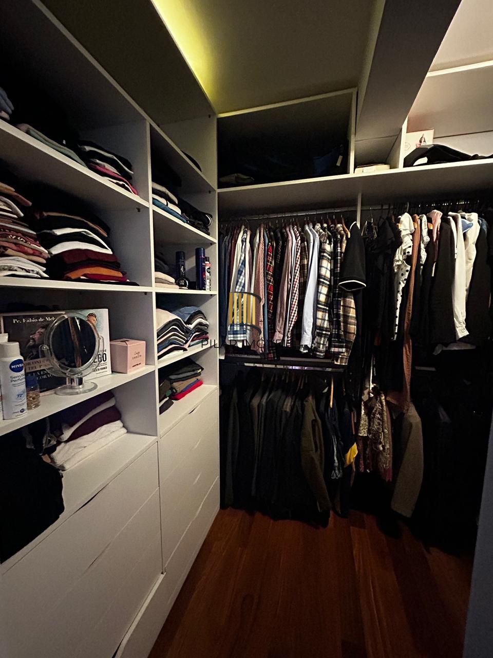 Amplo Apartamento de 183m² na Anita Garibaldi com 2 Vagas, Depósito e Projeto para Cobertura