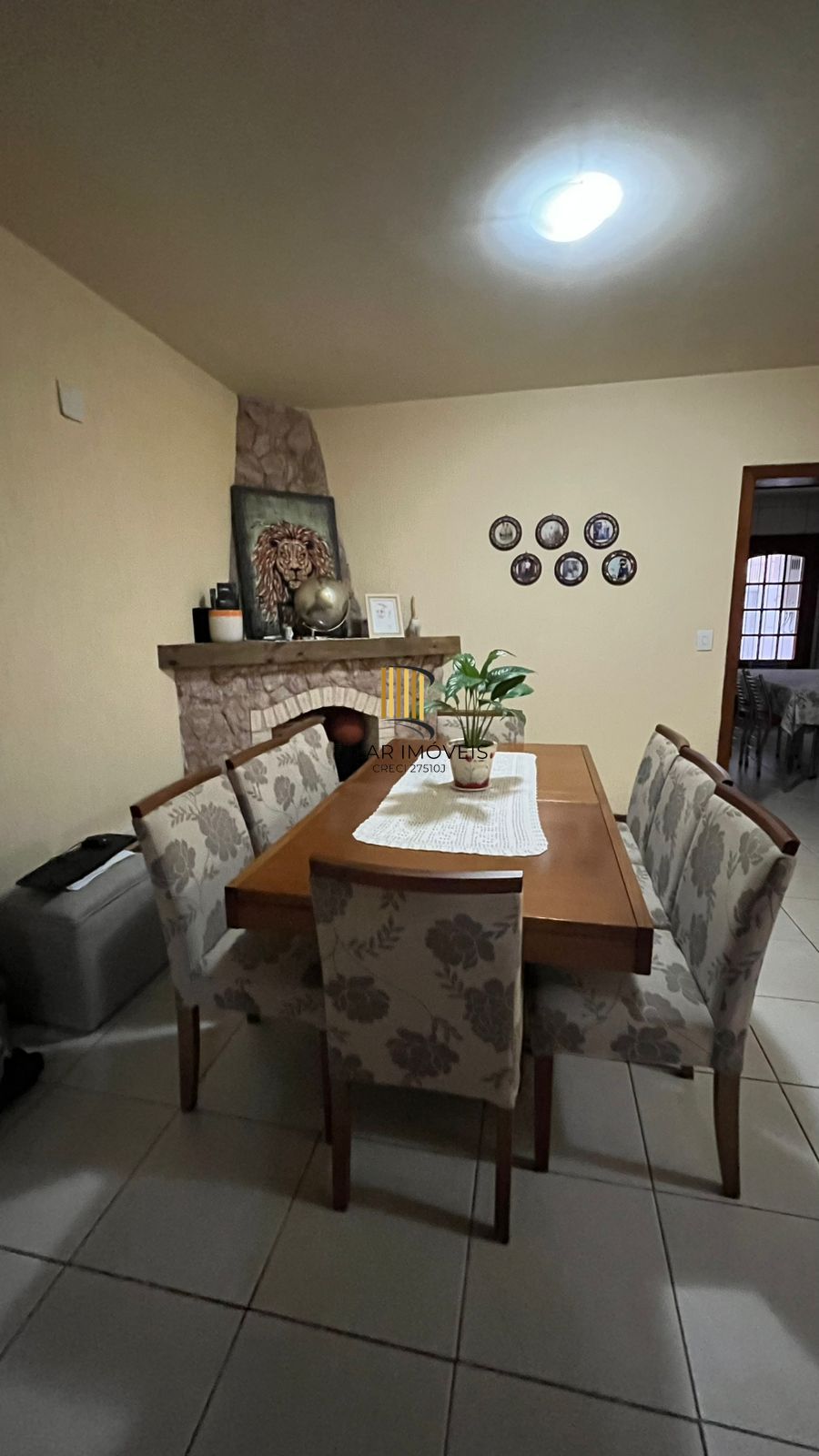 Sobrado Imponente com 4 Andares e 230m² – Garden Privativo e Lareira | R$ 1.480.000