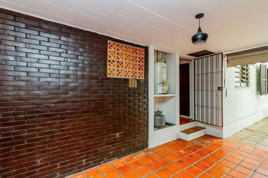 Casa em ótima localização, com 201m², Bairro Medianeira, Porto Alegre/RS