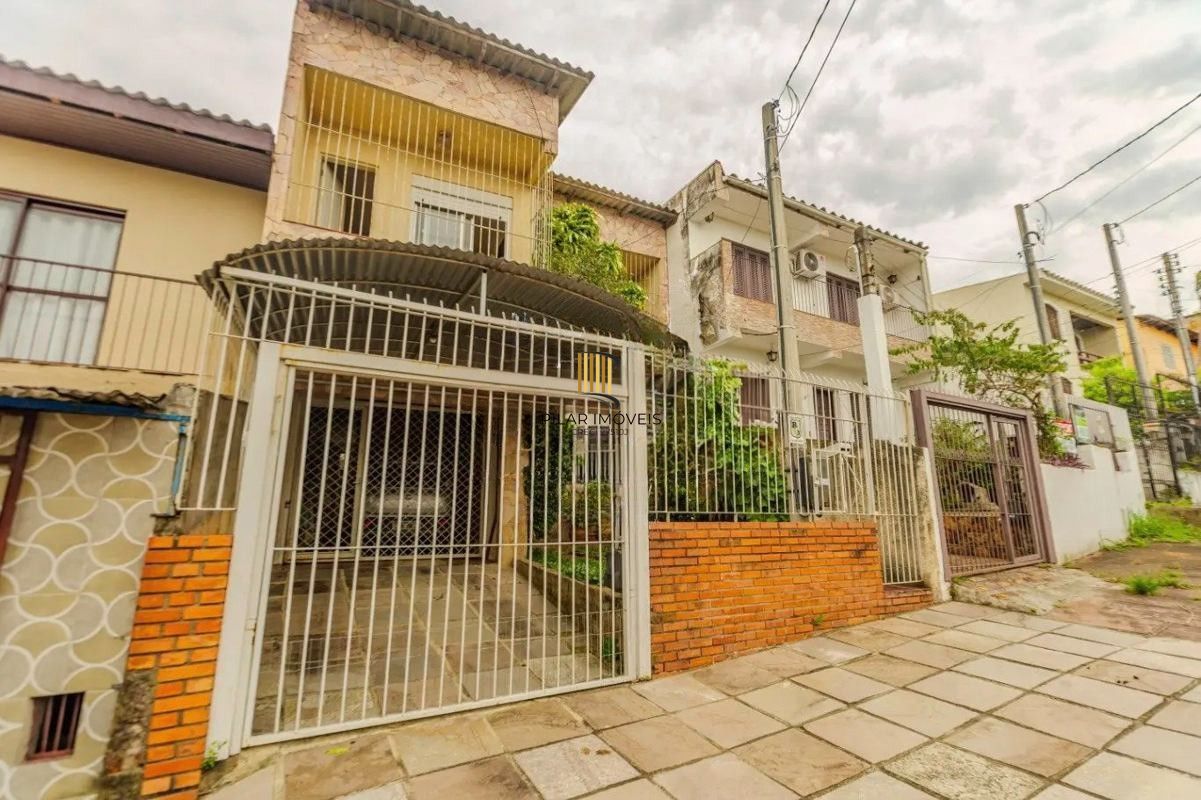Casa com piscina no Bairro Partenon – Porto Alegre – RS - Pilar Imóveis