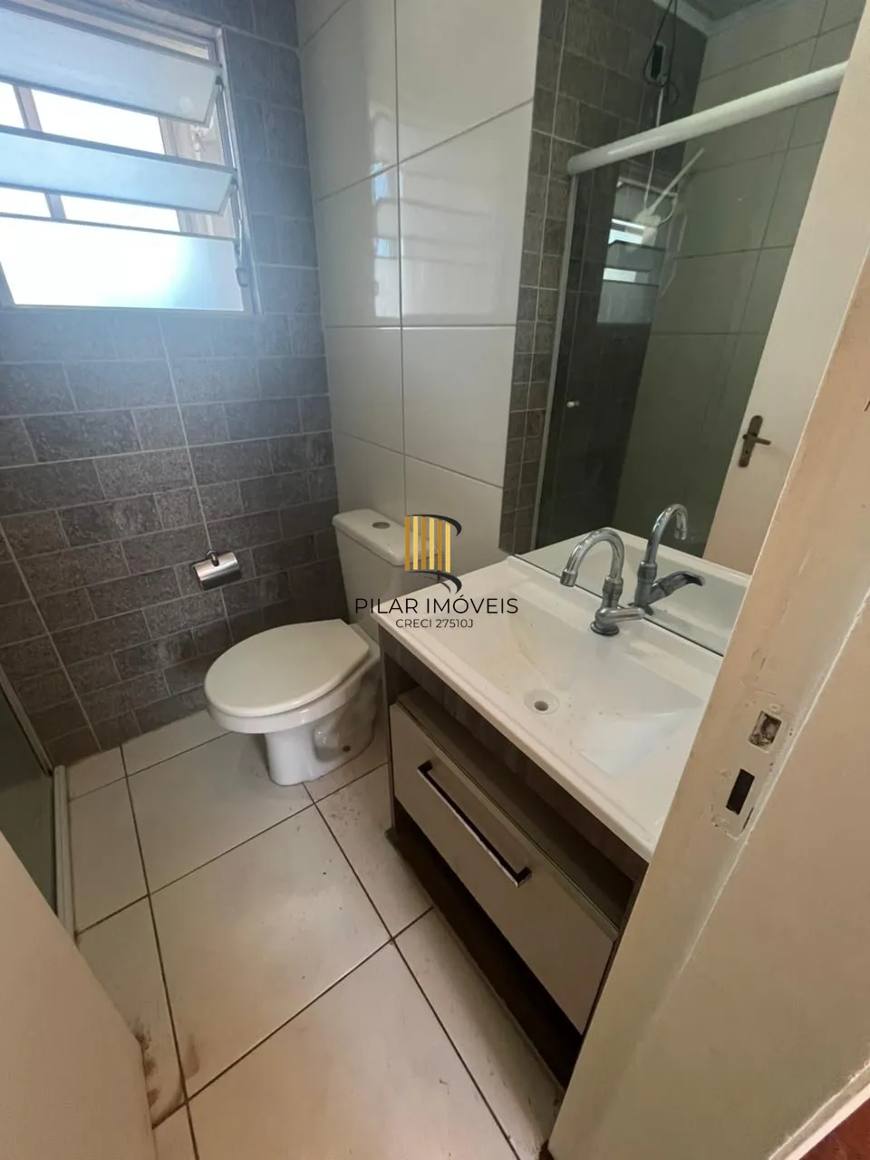 Apartamento 2 Dormitórios Reformado com Localização Imbatível