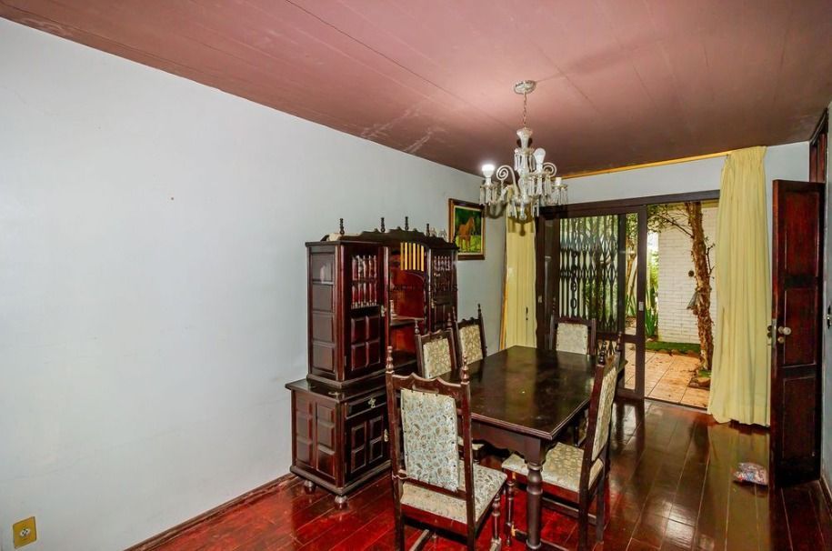 Casa em ótima localização, com 201m², Bairro Medianeira, Porto Alegre/RS