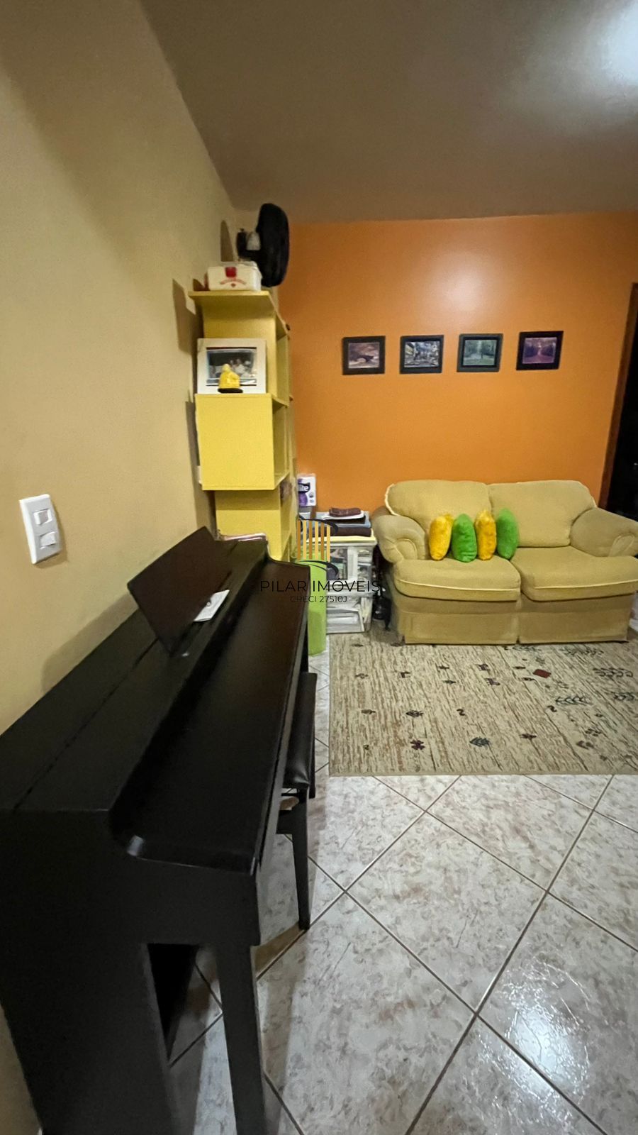 Sobrado Imponente com 4 Andares e 230m² – Garden Privativo e Lareira | R$ 1.480.000