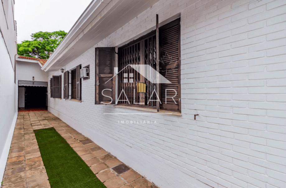 Casa em ótima localização, com 201m², Bairro Medianeira, Porto Alegre/RS