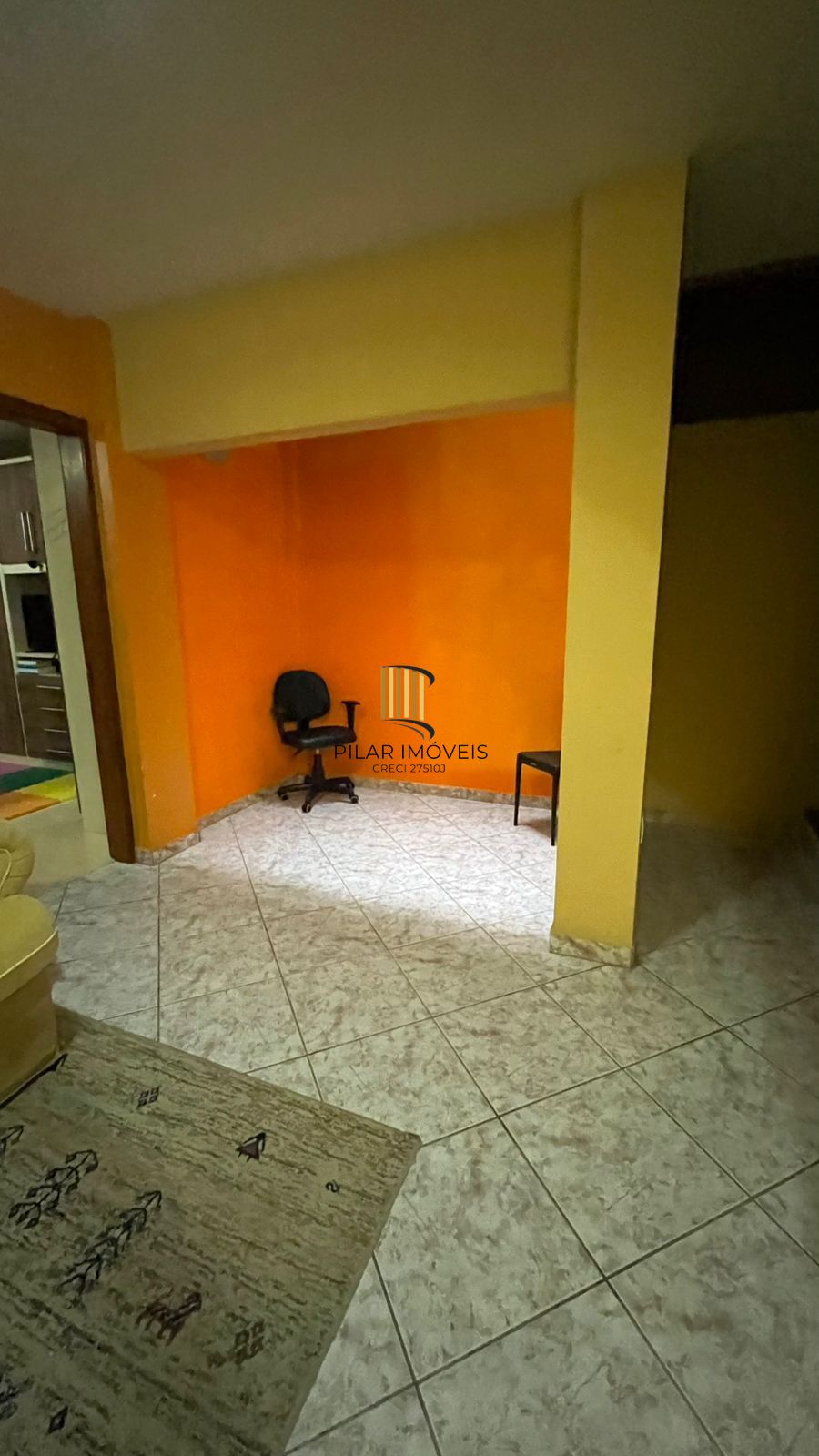 Sobrado Imponente com 4 Andares e 230m² – Garden Privativo e Lareira | R$ 1.480.000