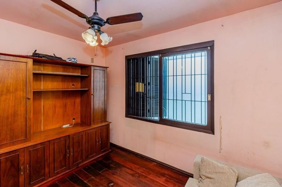 Casa em ótima localização, com 201m², Bairro Medianeira, Porto Alegre/RS