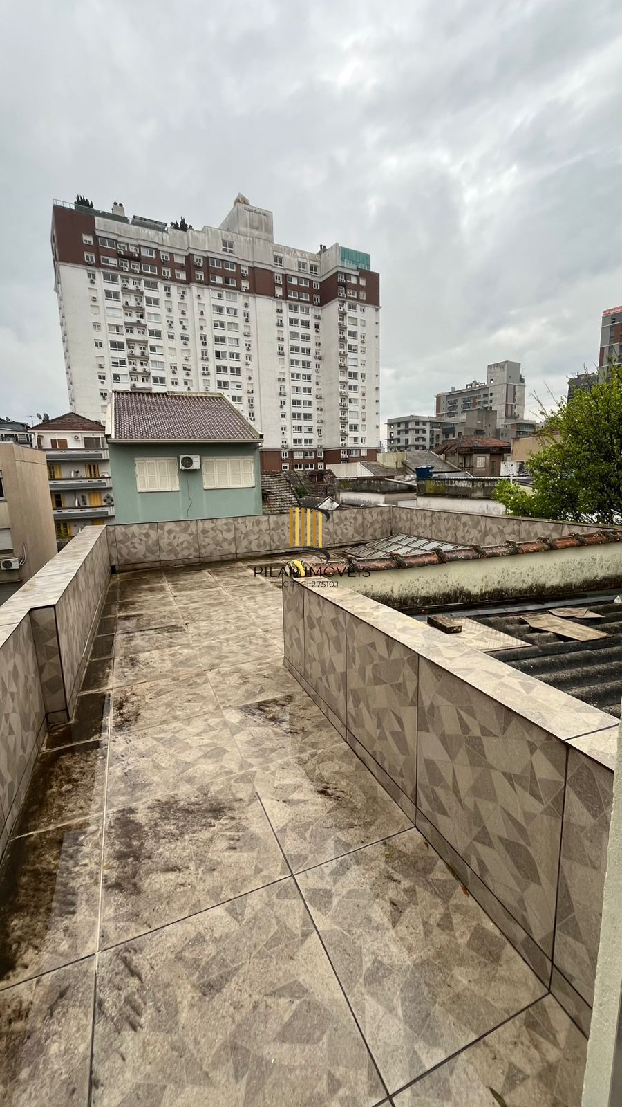 Sobrado Imponente com 4 Andares e 230m² – Garden Privativo e Lareira | R$ 1.480.000