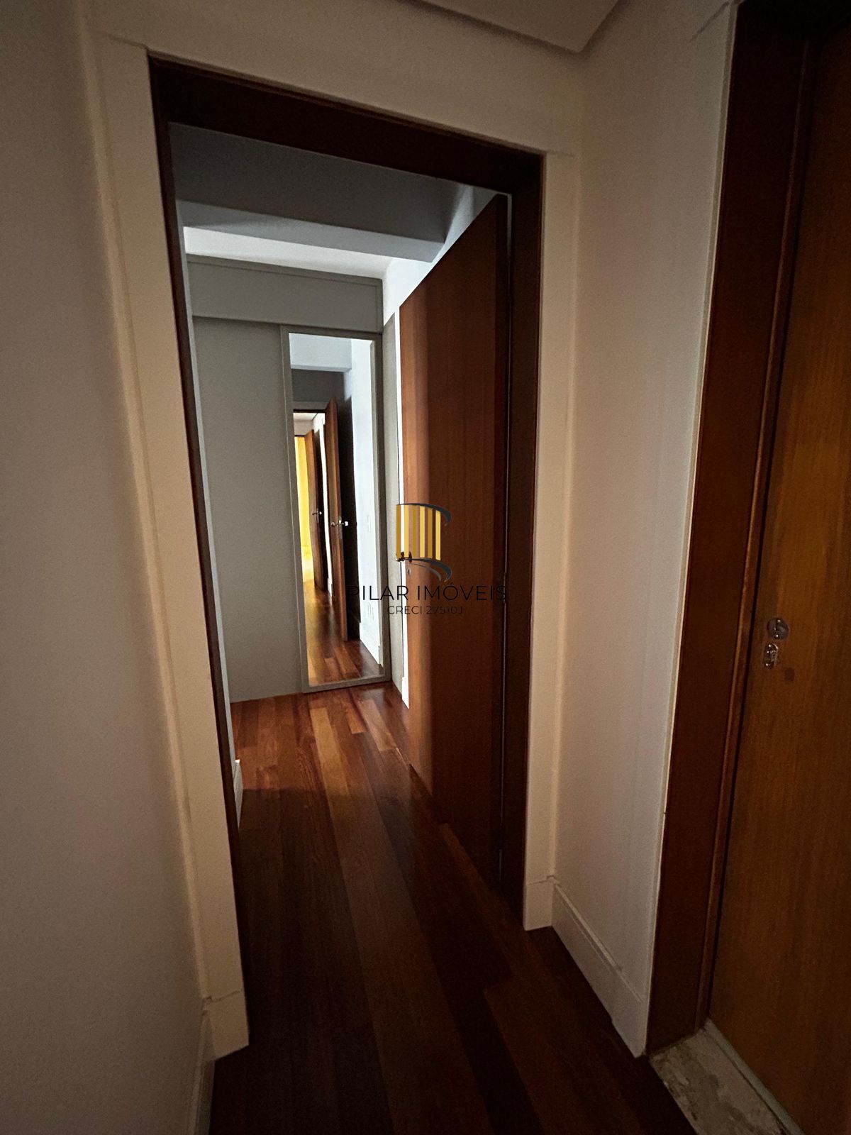 Amplo Apartamento de 183m² na Anita Garibaldi com 2 Vagas, Depósito e Projeto para Cobertura