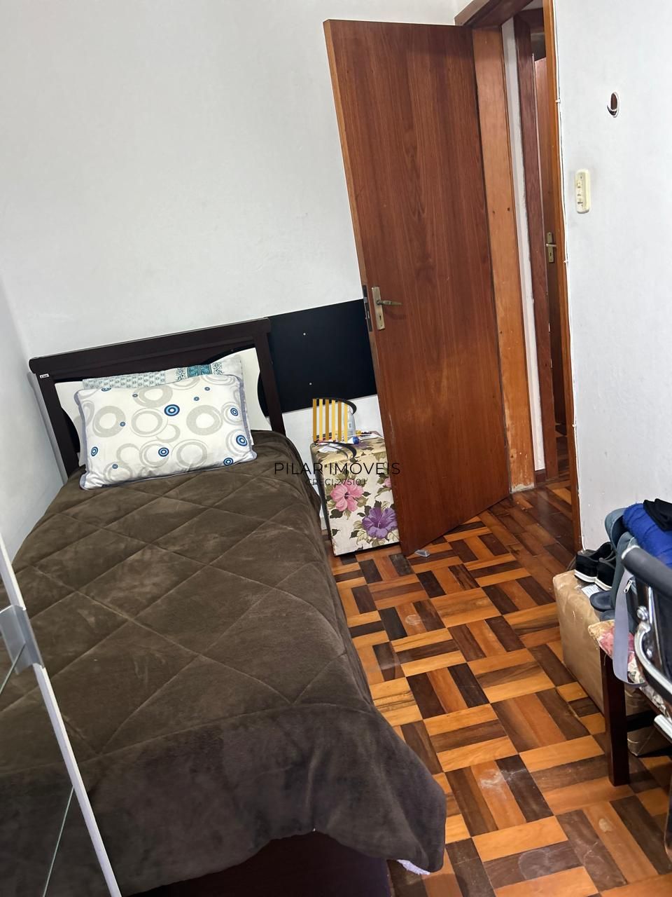 Apartamento desocupado e pronto para morar, 03 dormitórios, bairro IAPI