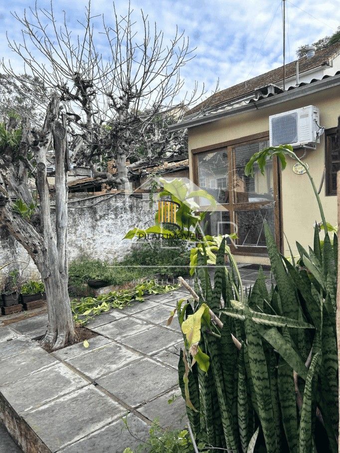 Apartamento desocupado e pronto para morar, 03 dormitórios, bairro IAPI