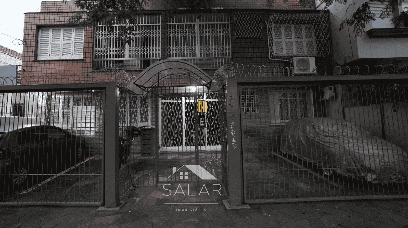 Apartamento térreo com garden privativo, parrilla uruguaia, vaga e sol da manhã, Bairro Bom Fim, Porto Alegre – RS